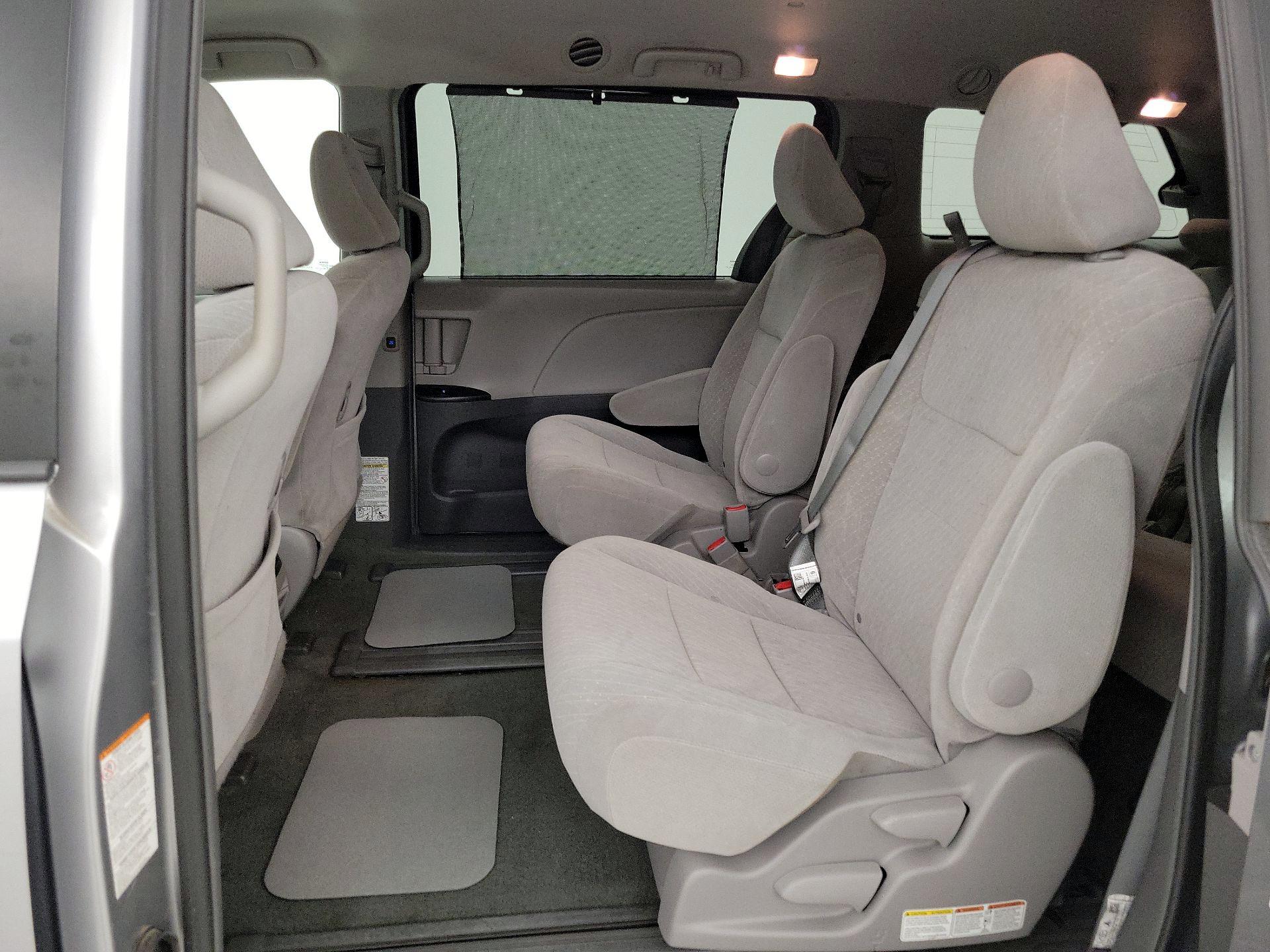 Thumbnail: 2017 Toyota Sienna - 18