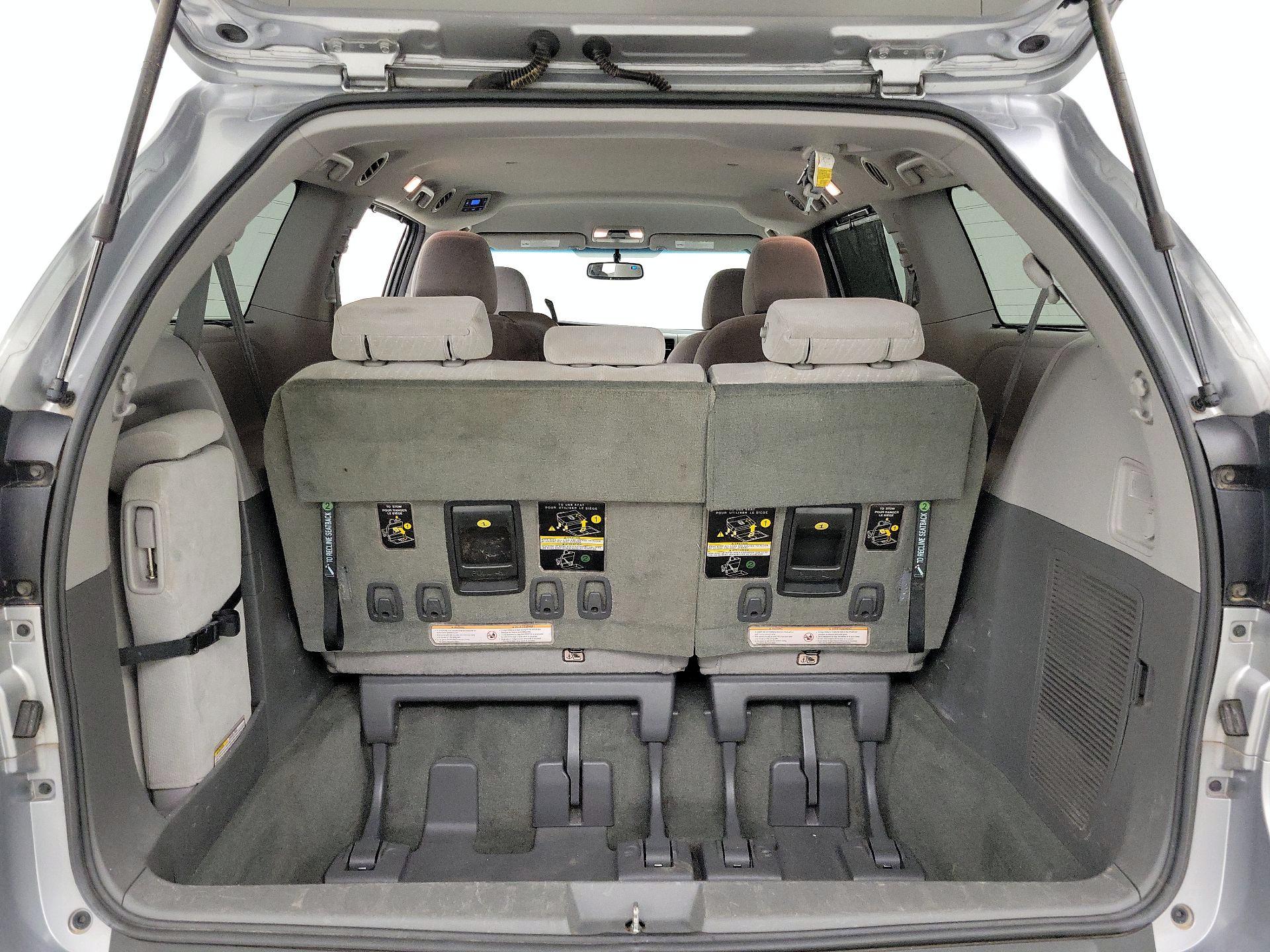 Thumbnail: 2017 Toyota Sienna - 20