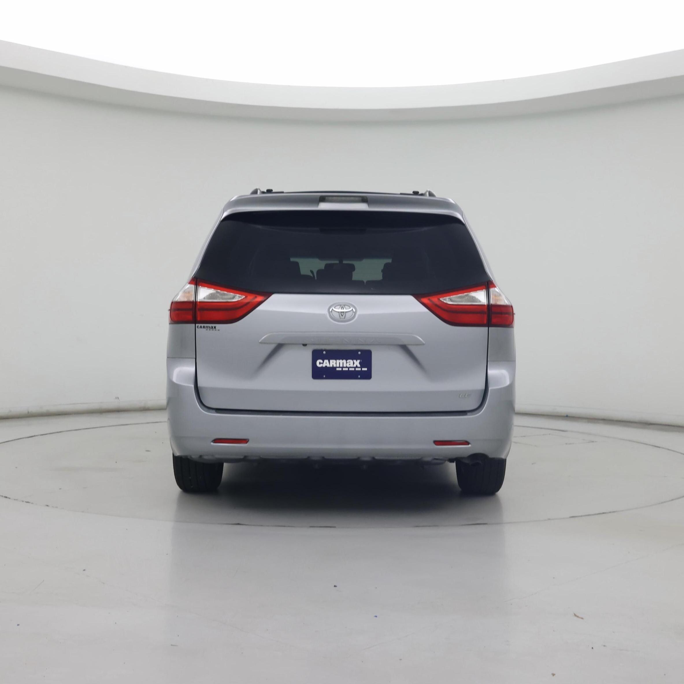 Thumbnail: 2017 Toyota Sienna - 6