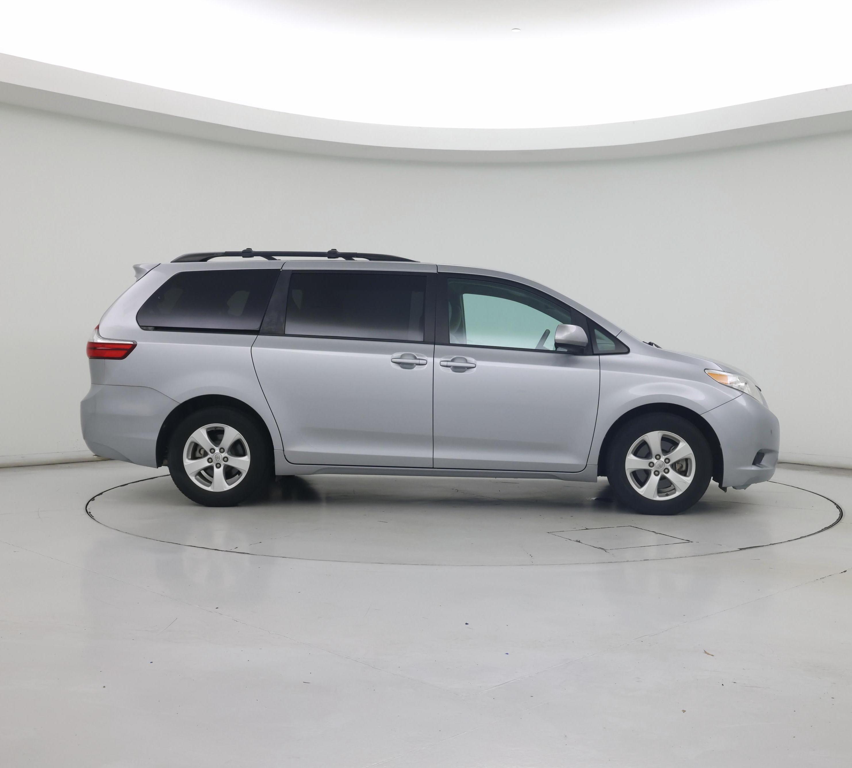 Thumbnail: 2017 Toyota Sienna - 7