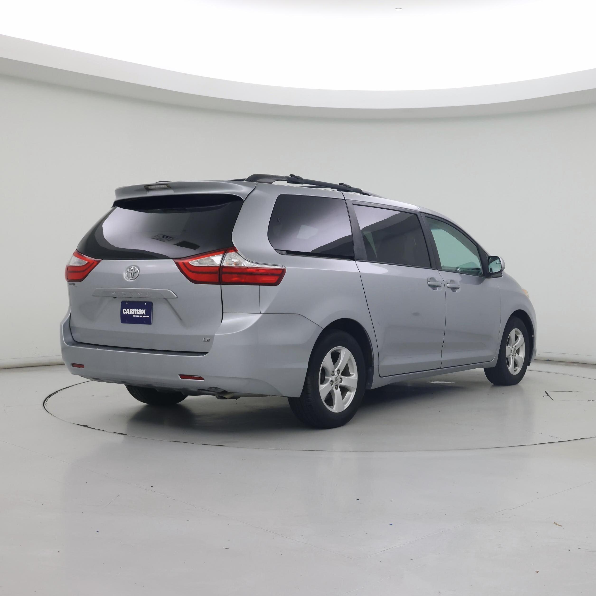 Thumbnail: 2017 Toyota Sienna - 8