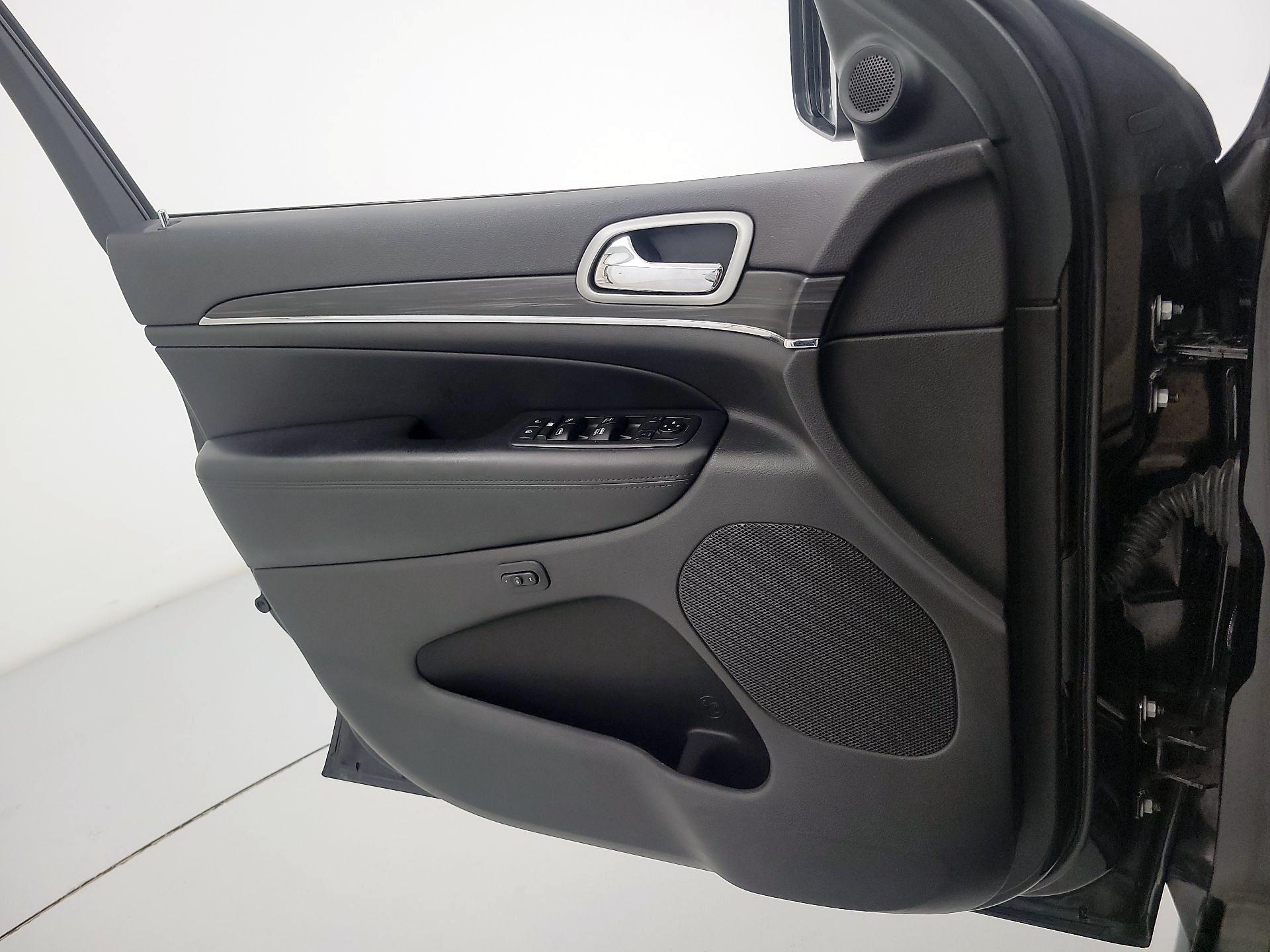Thumbnail: 2019 Jeep Grand Cherokee - 12