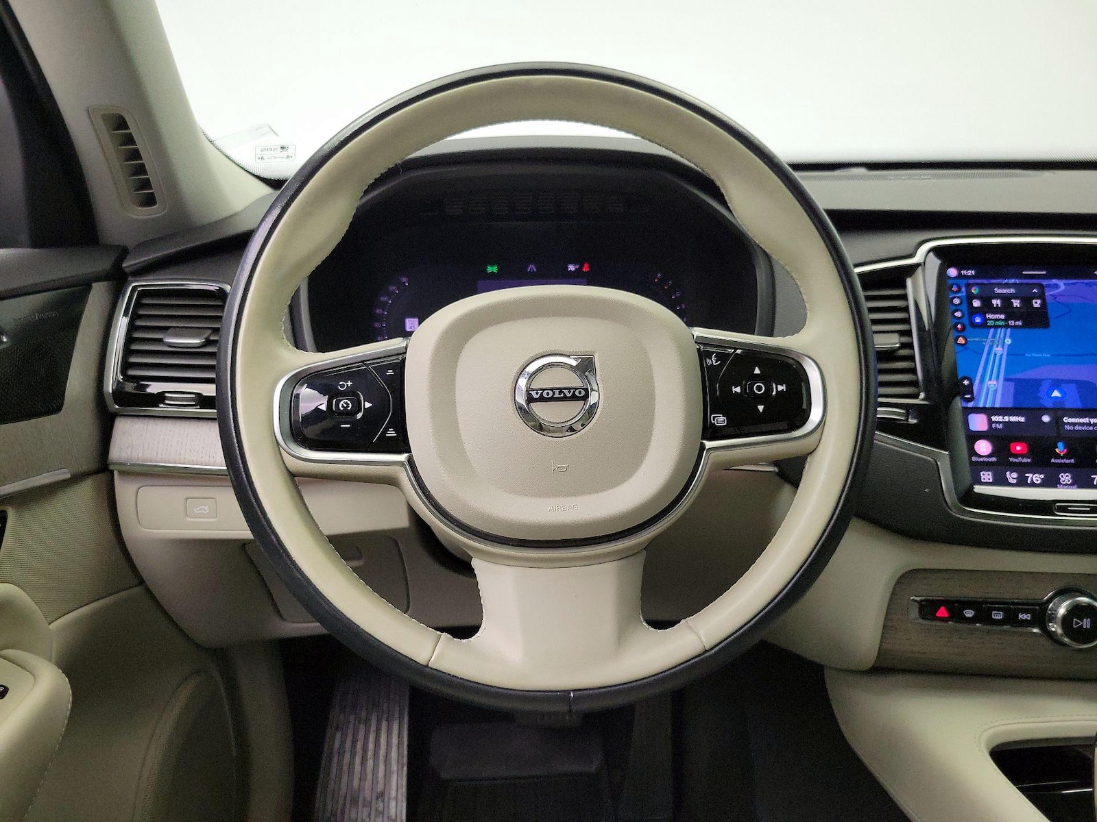 2023 Volvo XC90 Plus - Photo 11