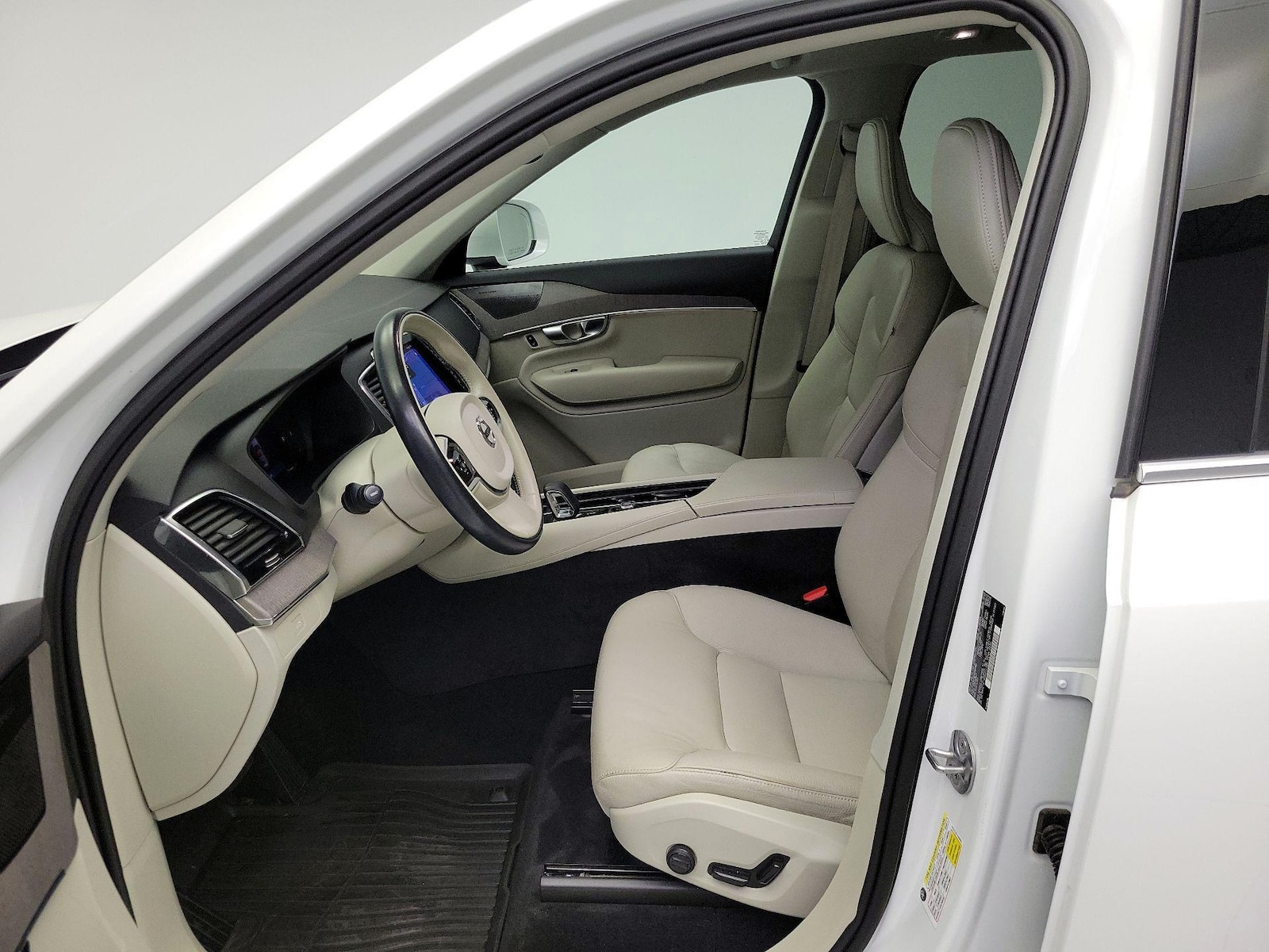 2023 Volvo XC90 Plus - Photo 12