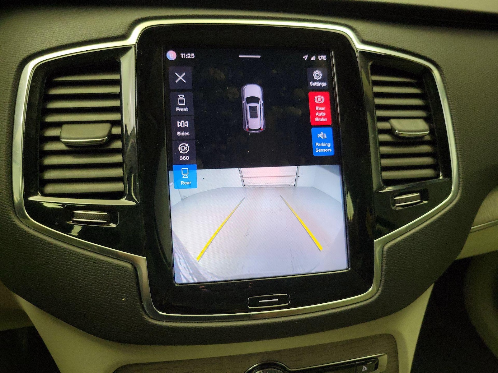 2023 Volvo XC90 Plus - Photo 16