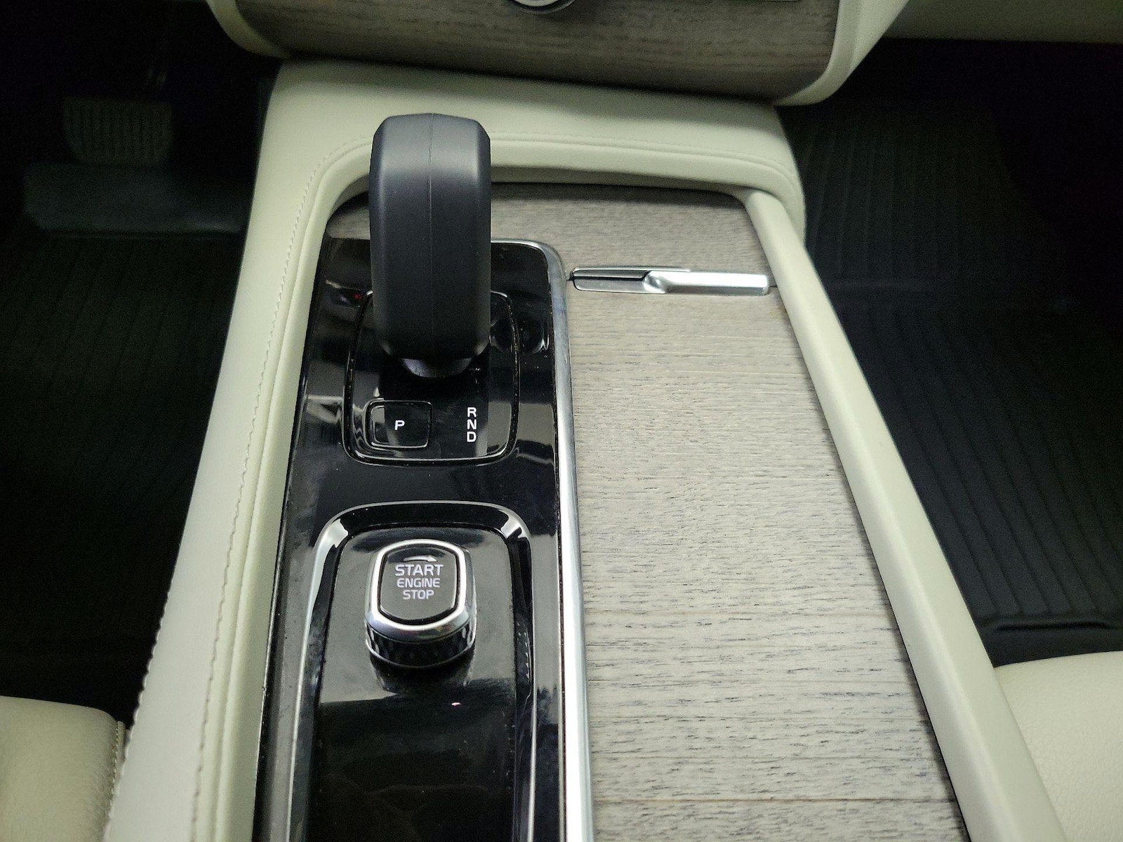 2023 Volvo XC90 Plus - Photo 19