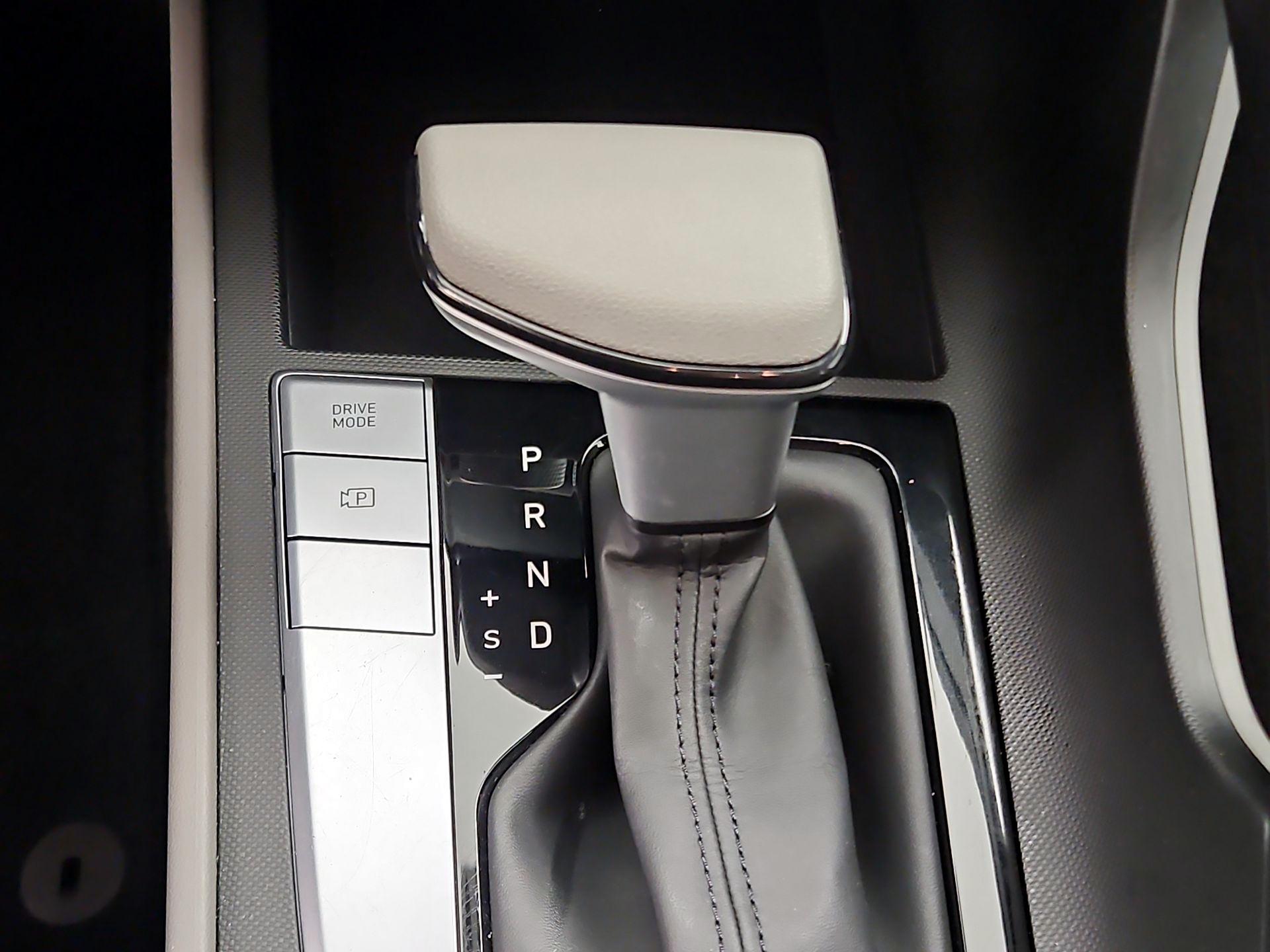Thumbnail: 2023 Hyundai Elantra - 17