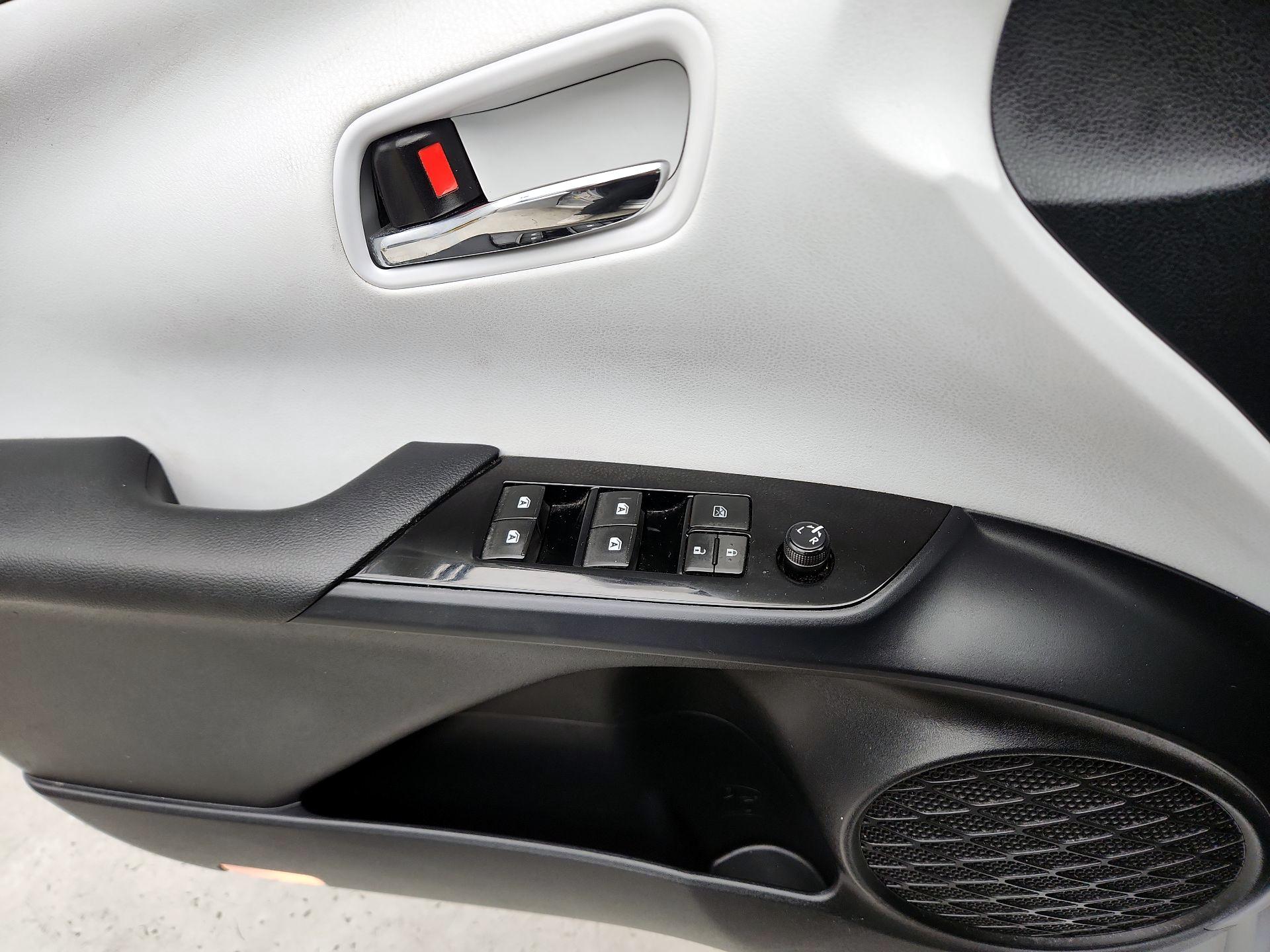 Thumbnail: 2016 Toyota Prius - 12