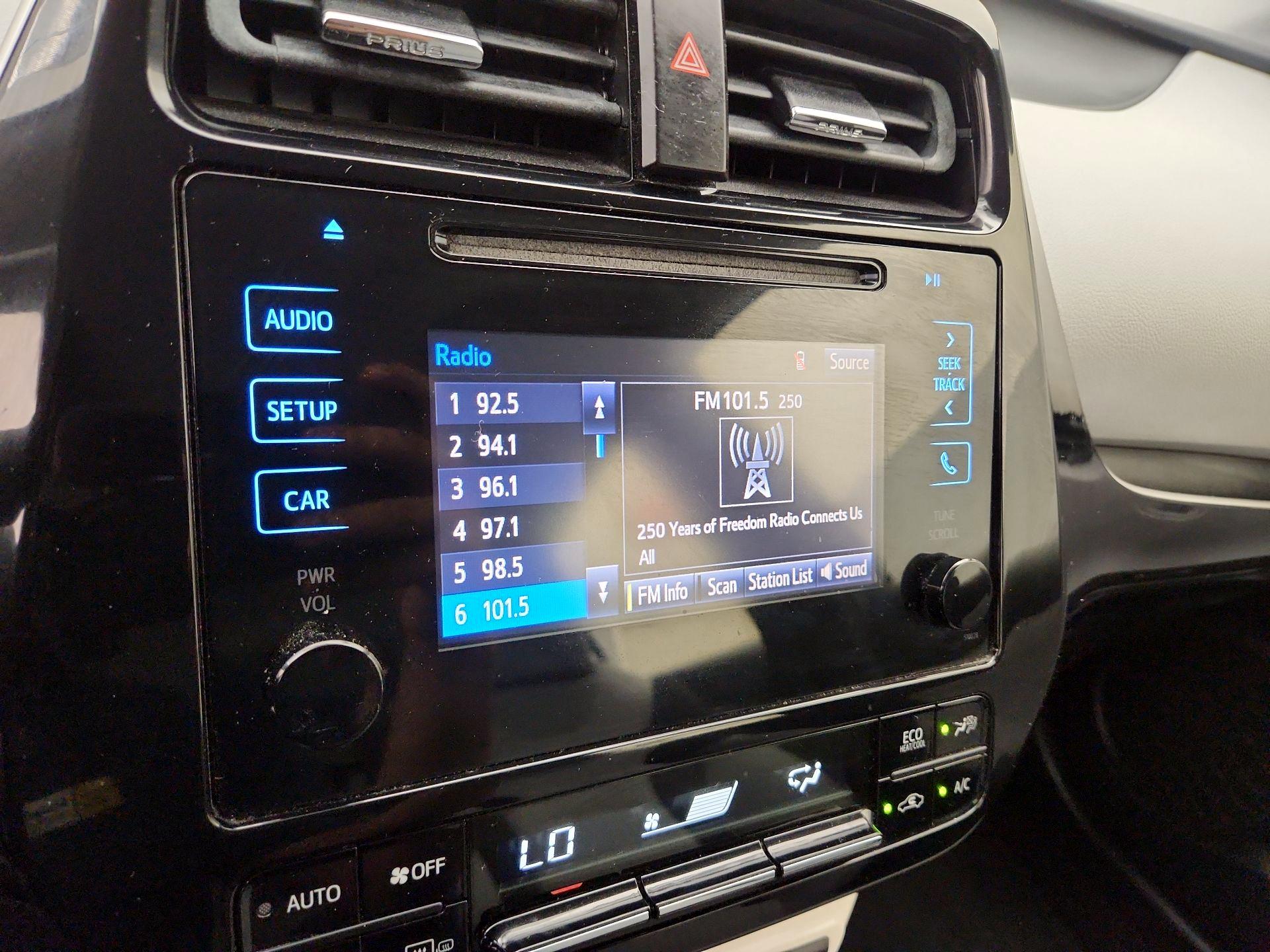 Thumbnail: 2016 Toyota Prius - 15