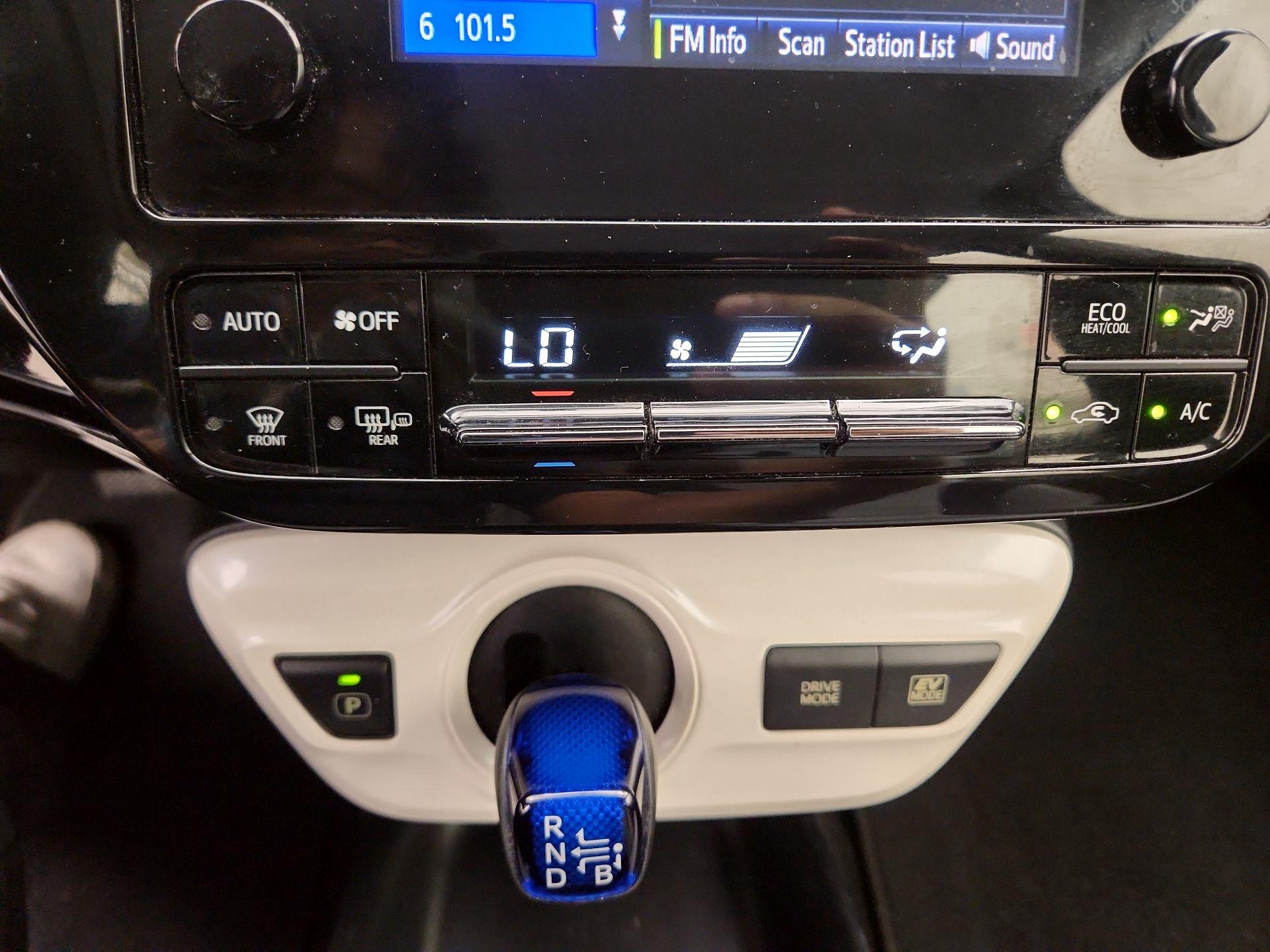 Thumbnail: 2016 Toyota Prius - 16