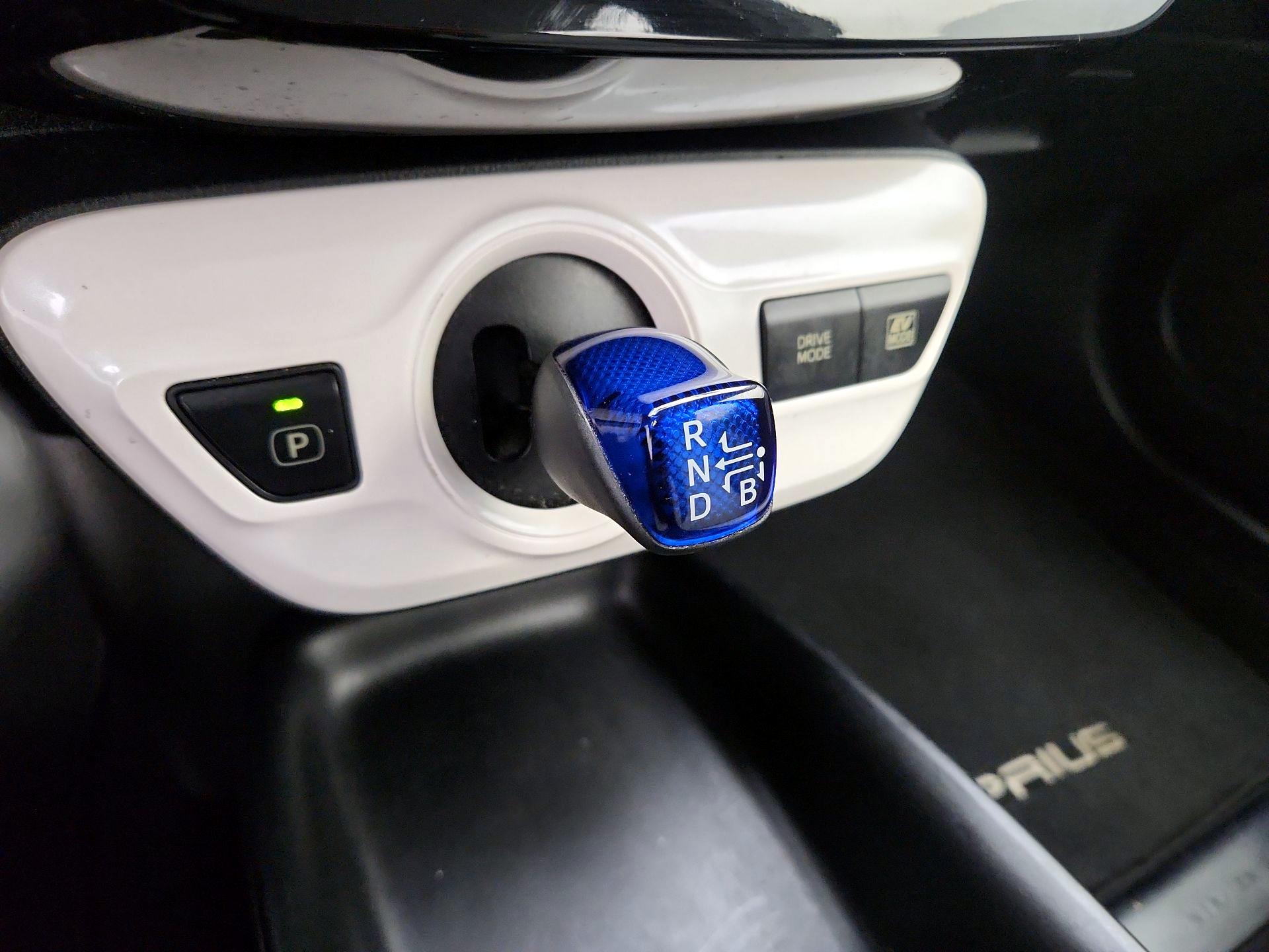 Thumbnail: 2016 Toyota Prius - 17