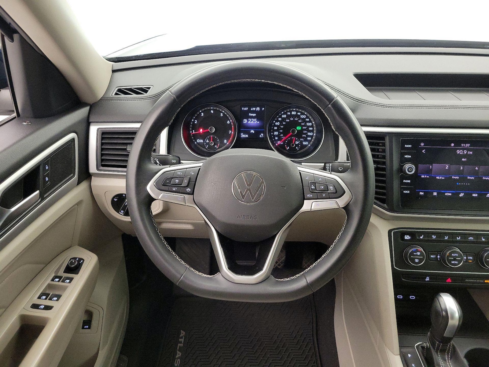 2021 Volkswagen Atlas SE w/Tech - Photo 11