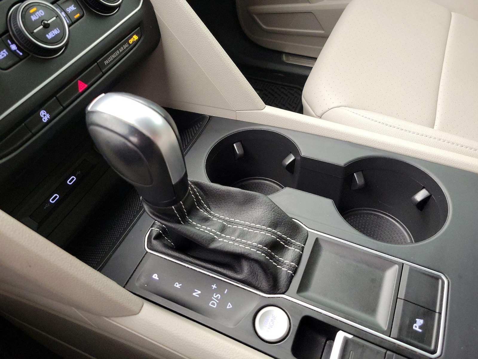 2021 Volkswagen Atlas SE w/Tech - Photo 18