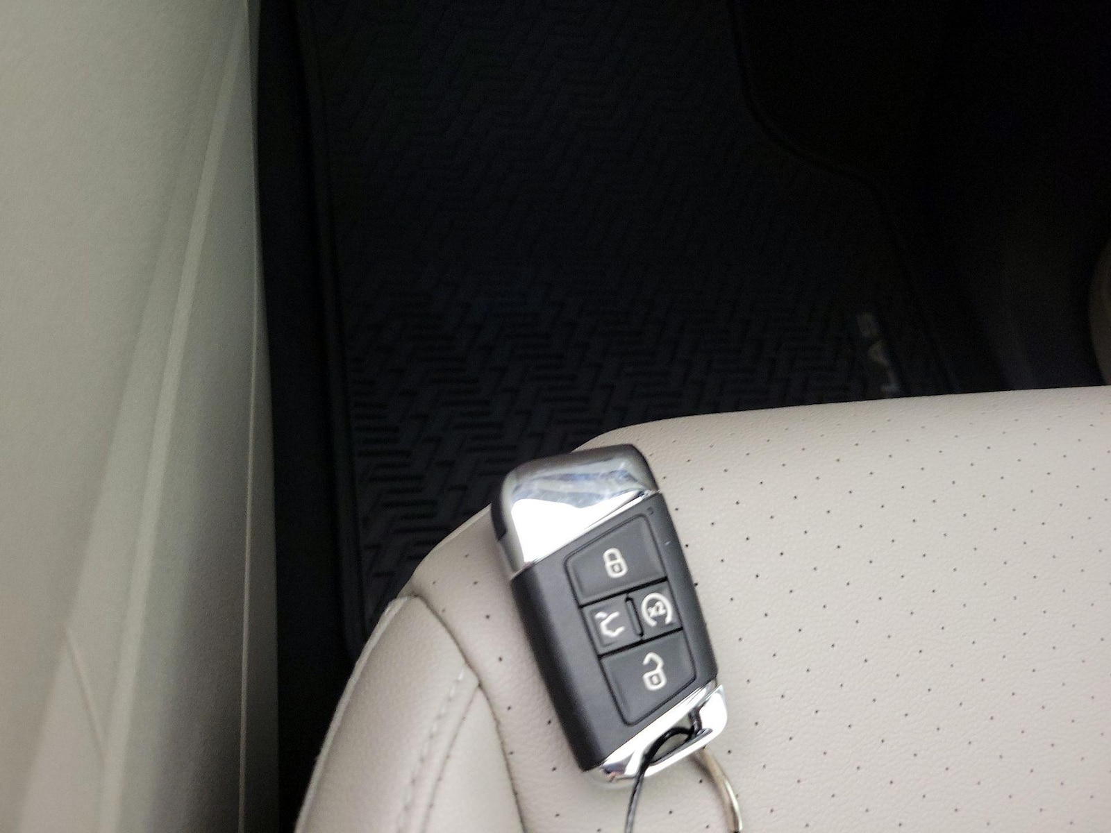 2021 Volkswagen Atlas SE w/Tech - Photo 25