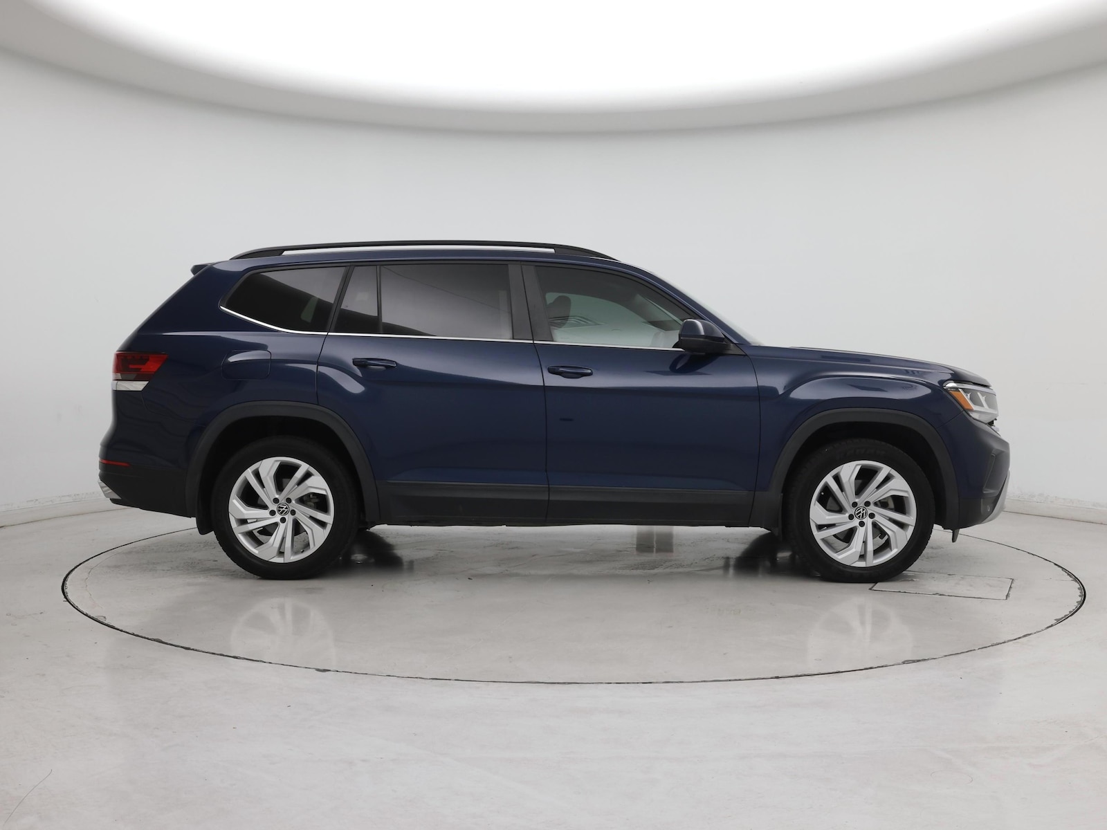 2021 Volkswagen Atlas SE w/Tech - Photo 8