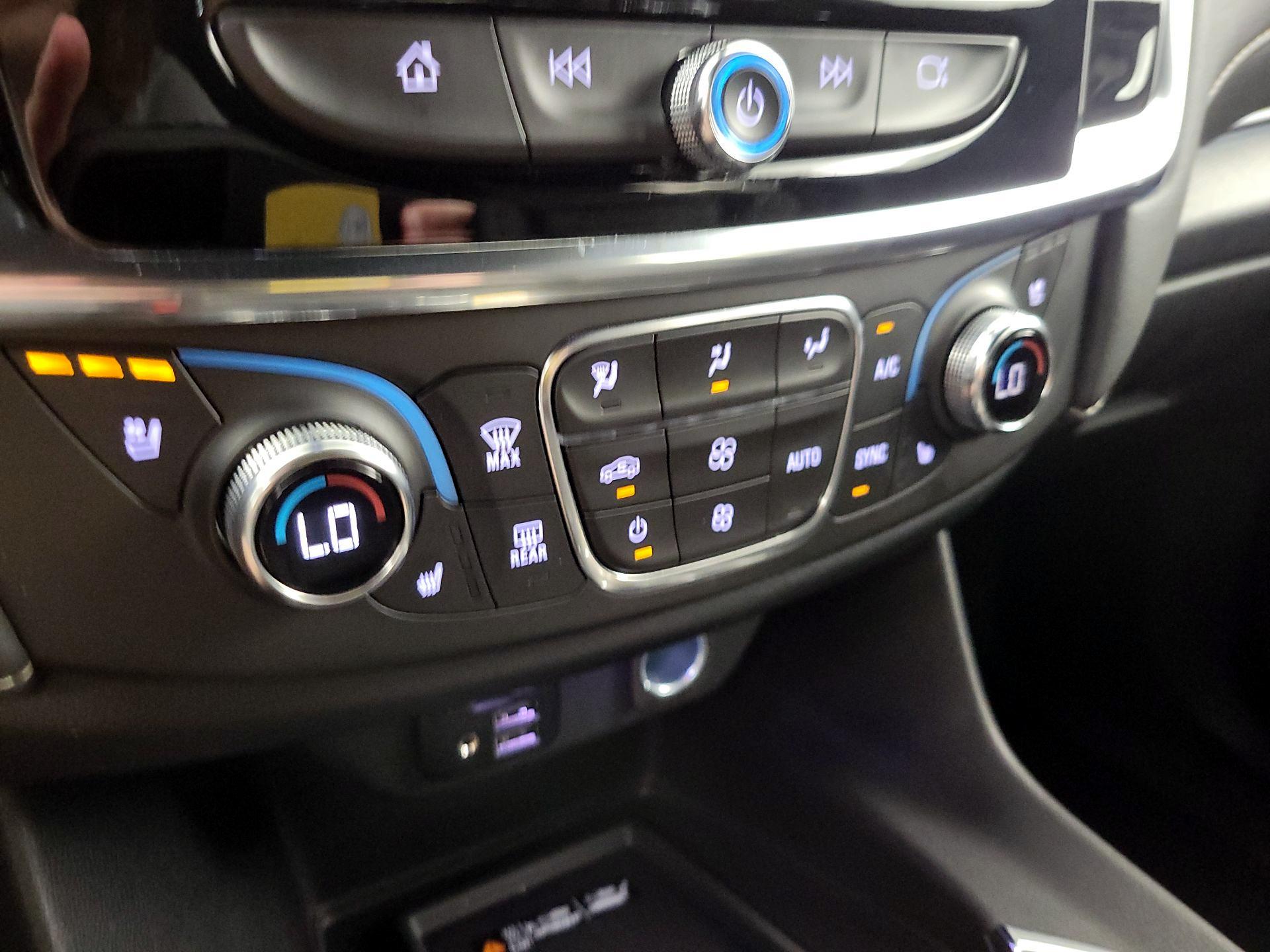 Thumbnail: 2023 Chevrolet Traverse - 16