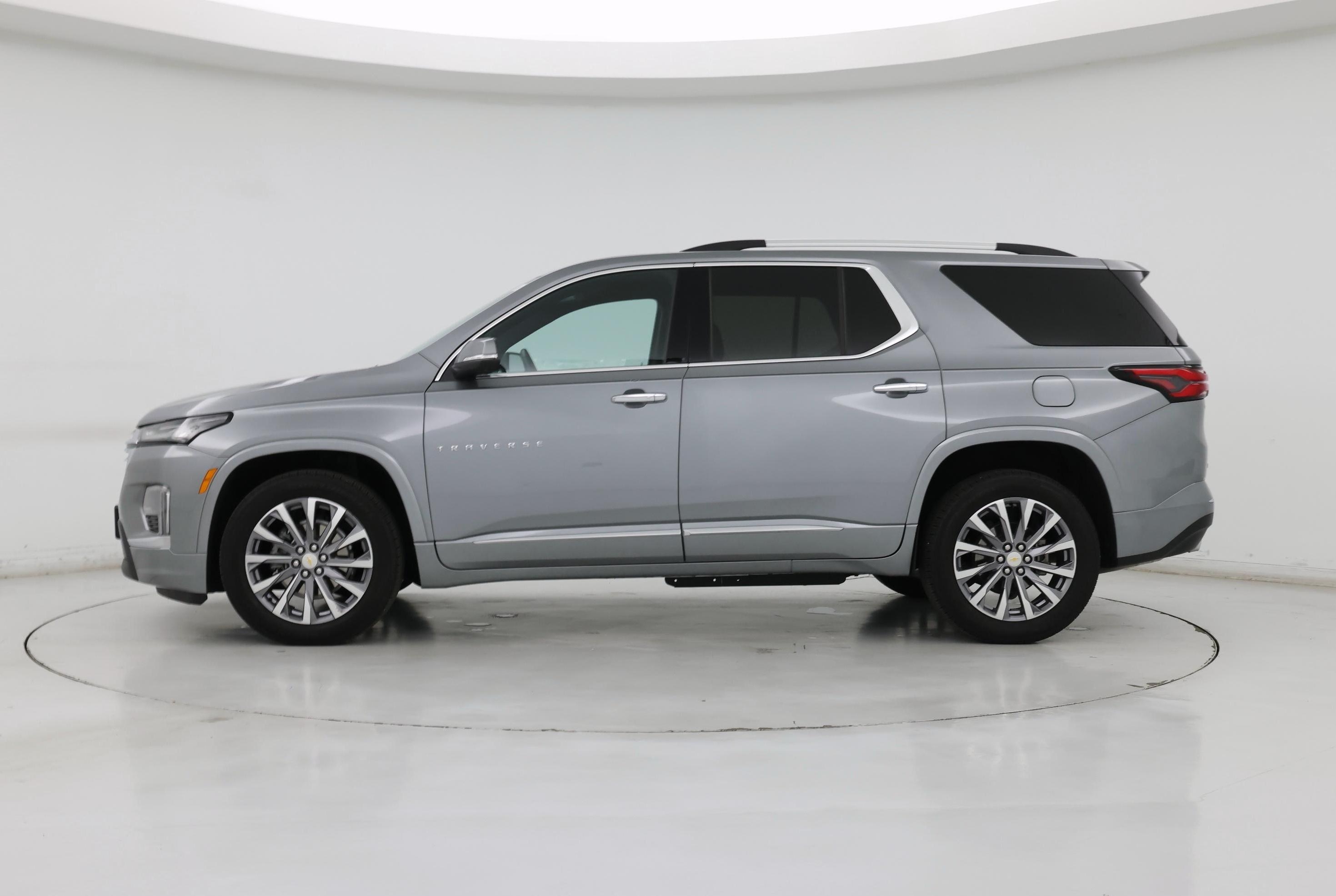Thumbnail: 2023 Chevrolet Traverse - 3