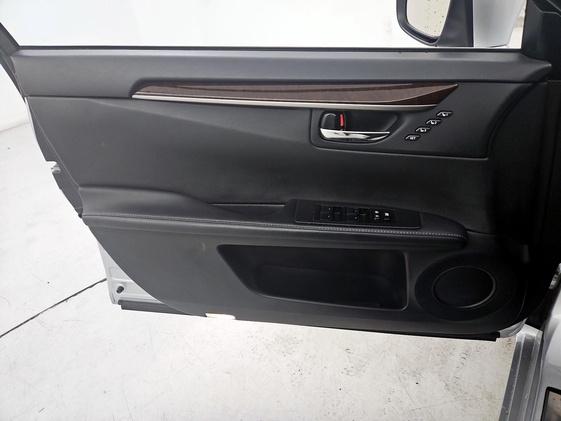 Thumbnail: 2014 Lexus ES - 12
