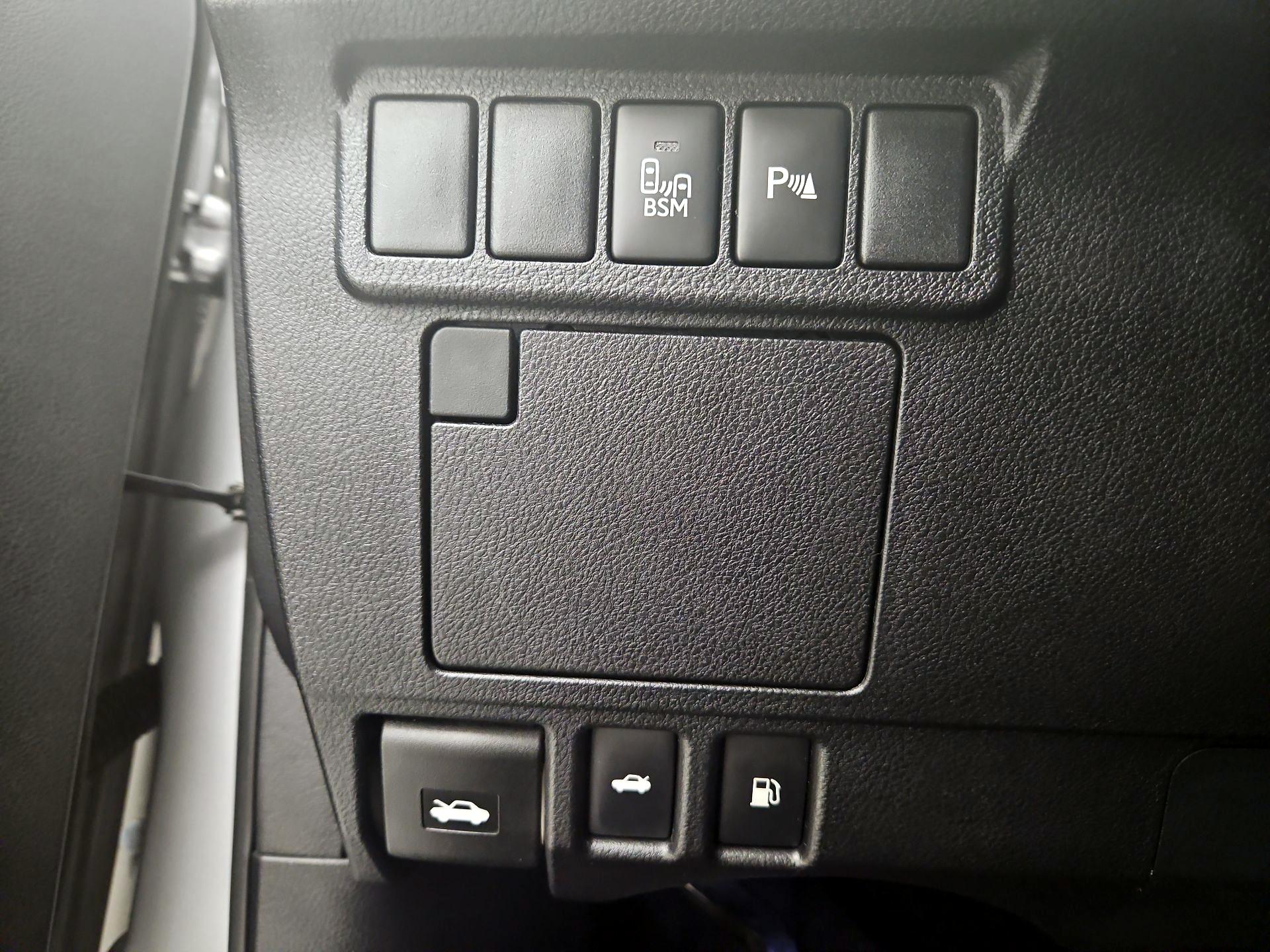 Thumbnail: 2014 Lexus ES - 13