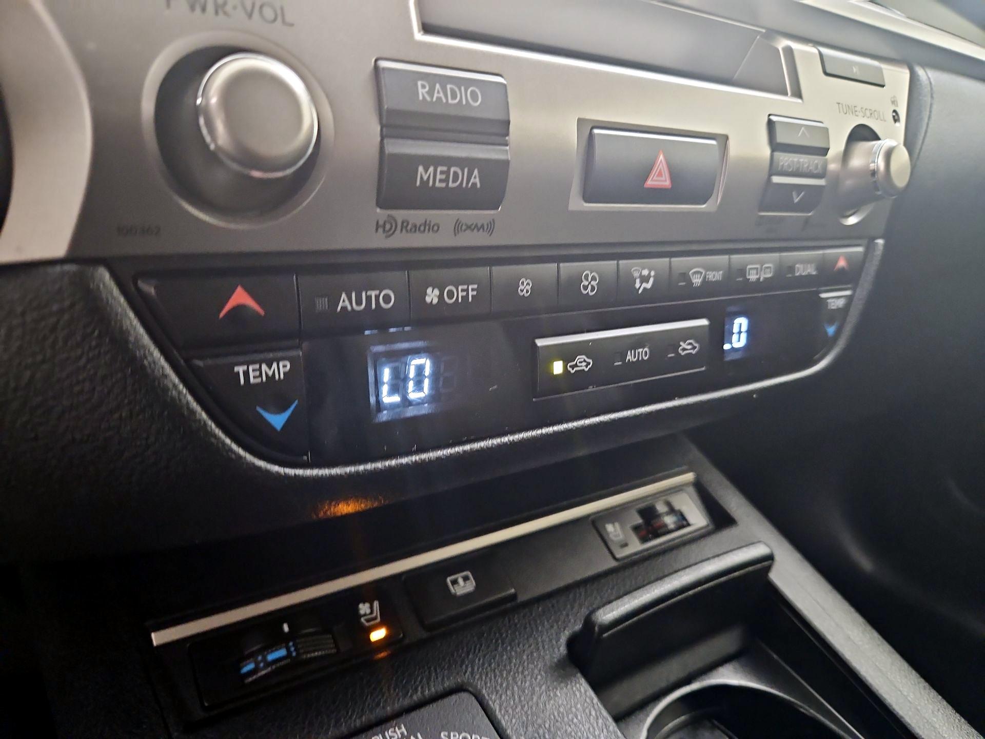 Thumbnail: 2014 Lexus ES - 17