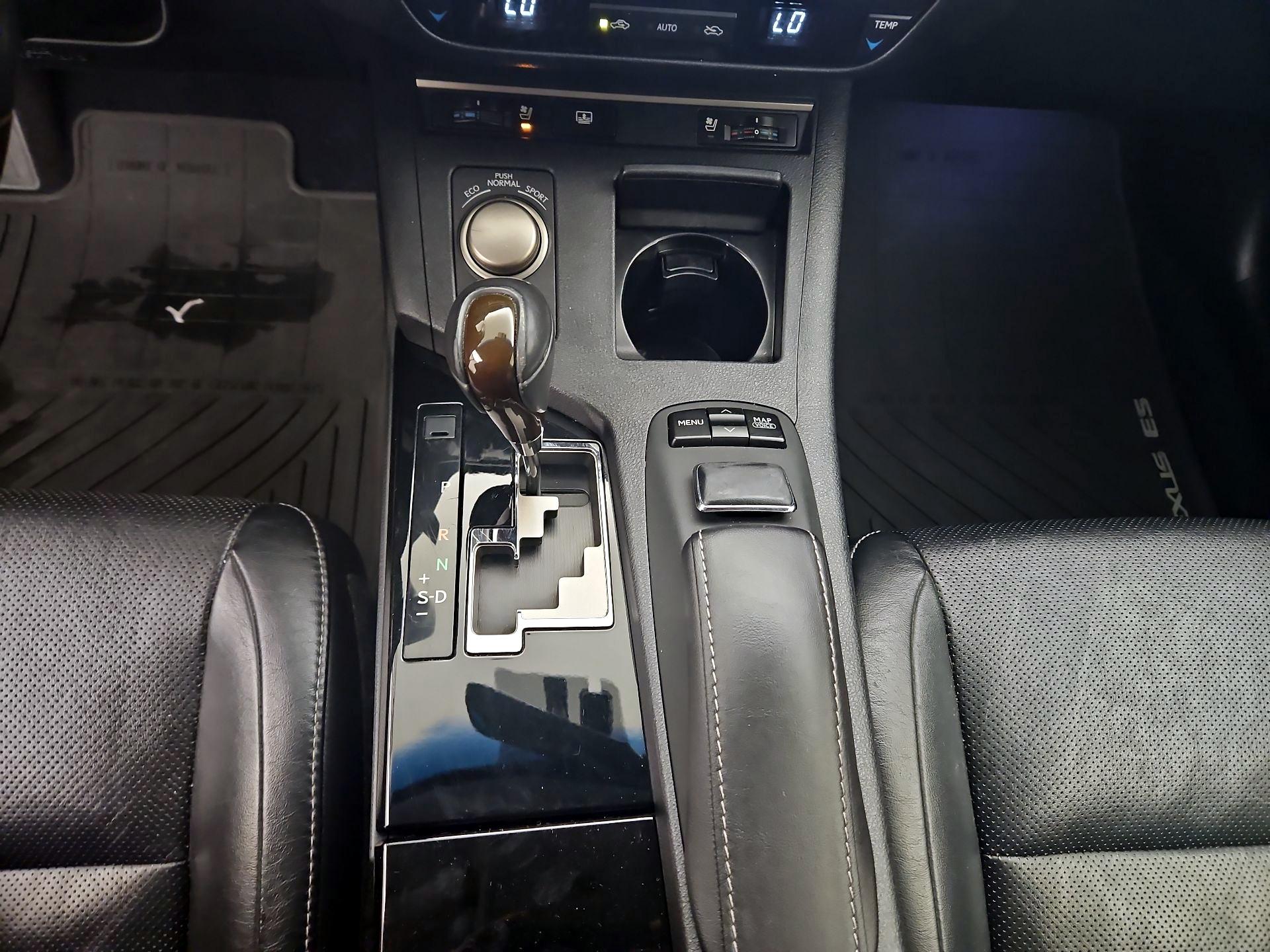 Thumbnail: 2014 Lexus ES - 18