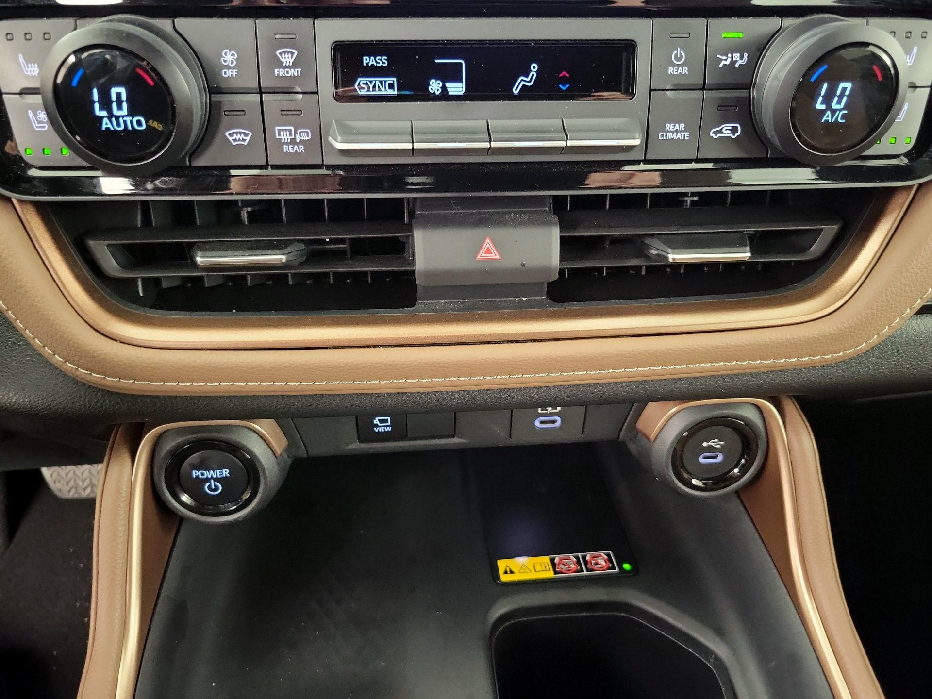 Thumbnail: 2024 Toyota Highlander - 17