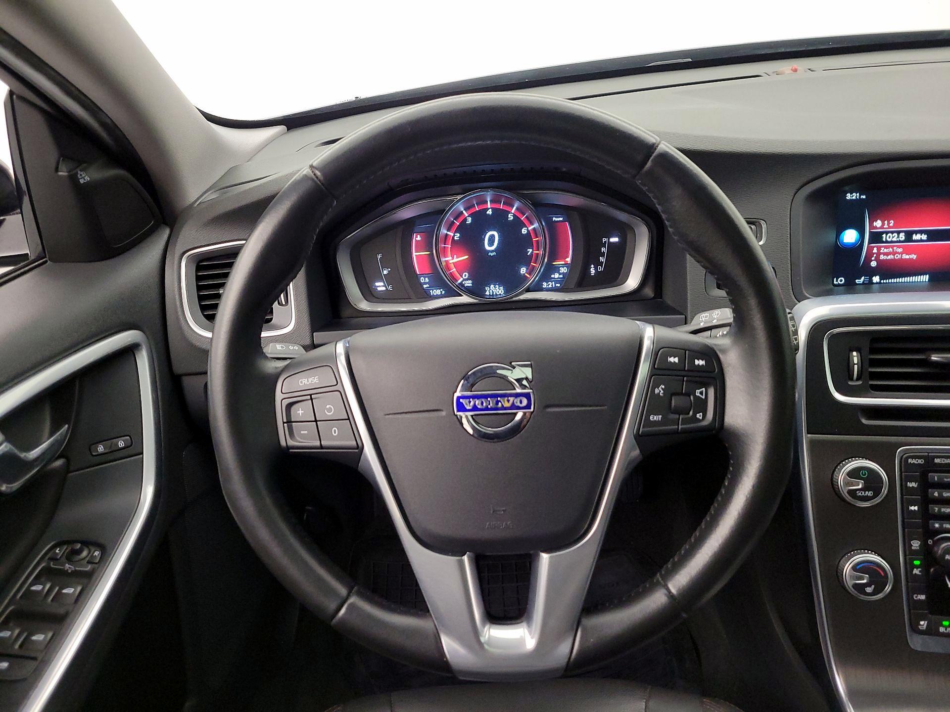 Thumbnail: 2016 Volvo S60 - 10