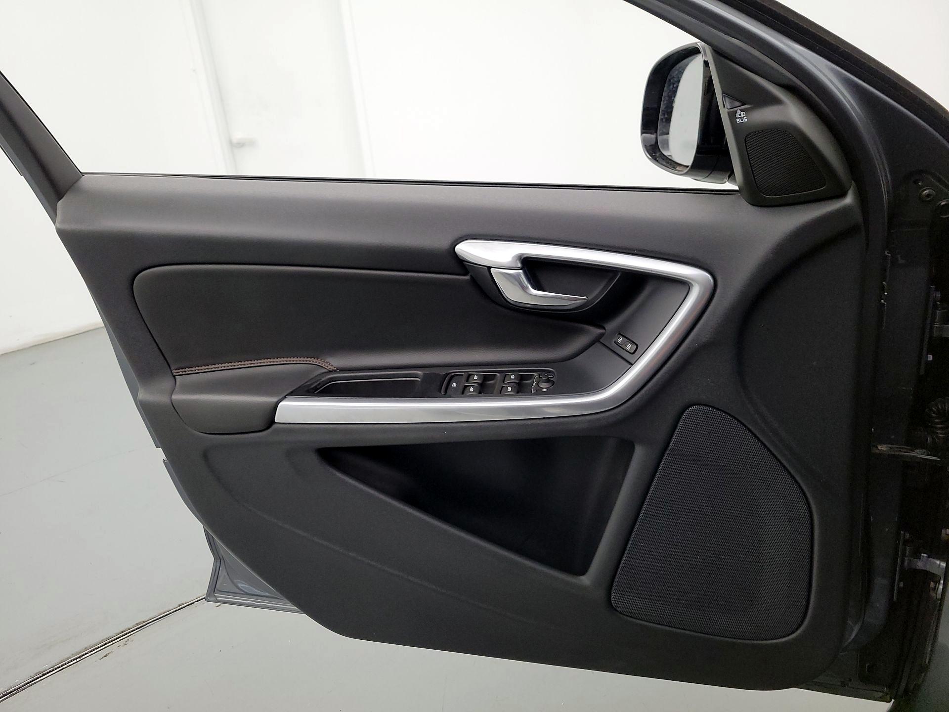 Thumbnail: 2016 Volvo S60 - 12