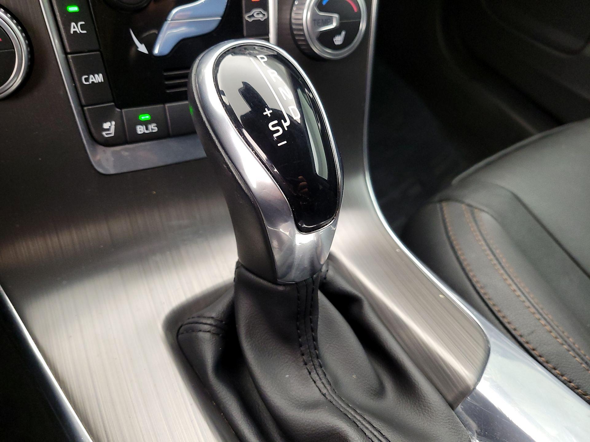 Thumbnail: 2016 Volvo S60 - 16