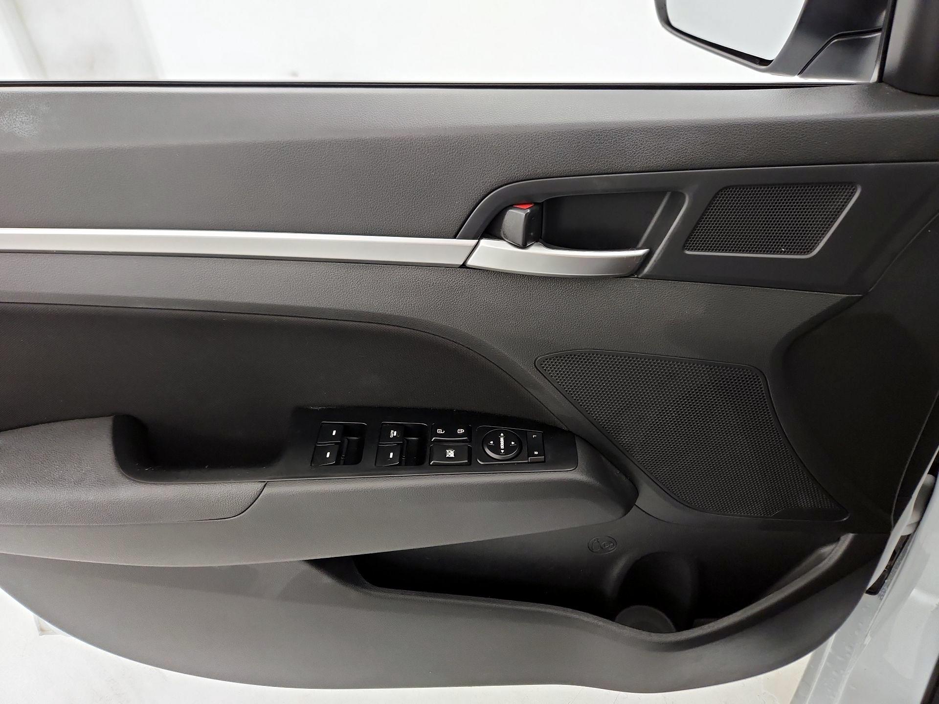 Thumbnail: 2020 Hyundai Elantra - 12