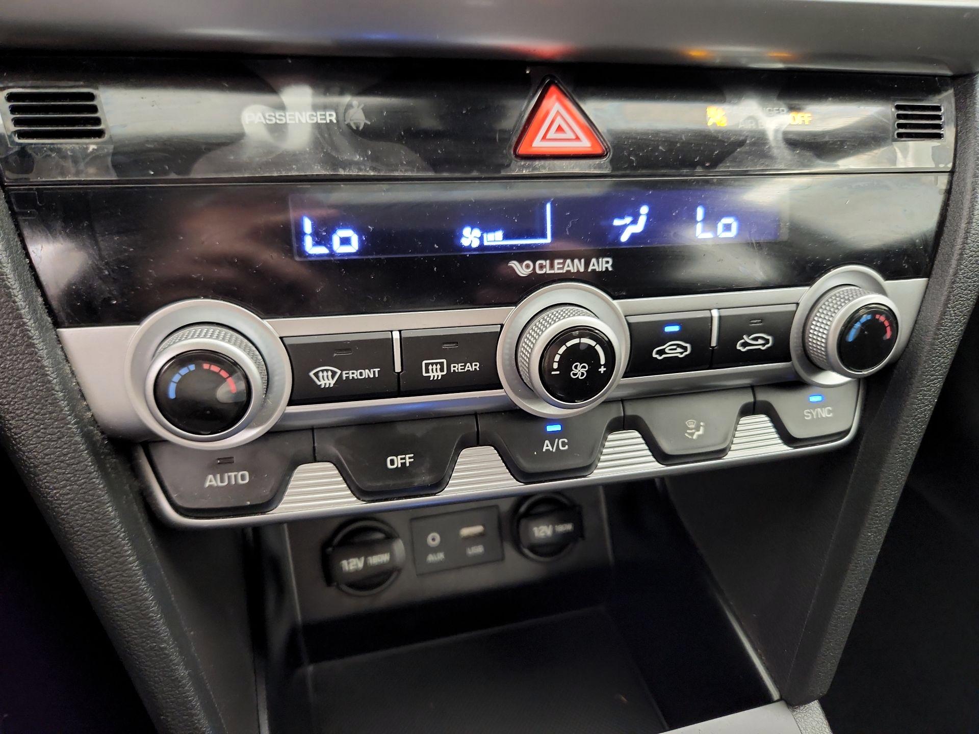 Thumbnail: 2020 Hyundai Elantra - 16