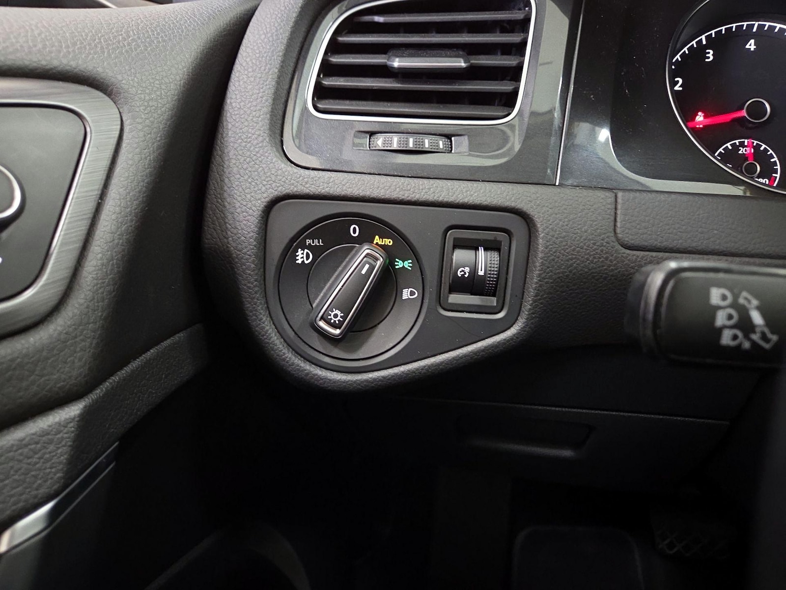 2018 Volkswagen Golf SE - Photo 14