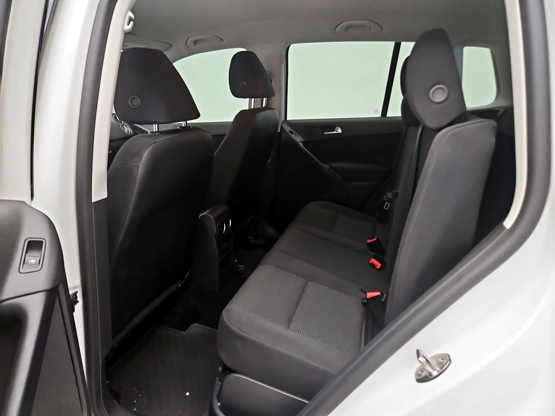 Thumbnail: 2017 Volkswagen Tiguan - 19