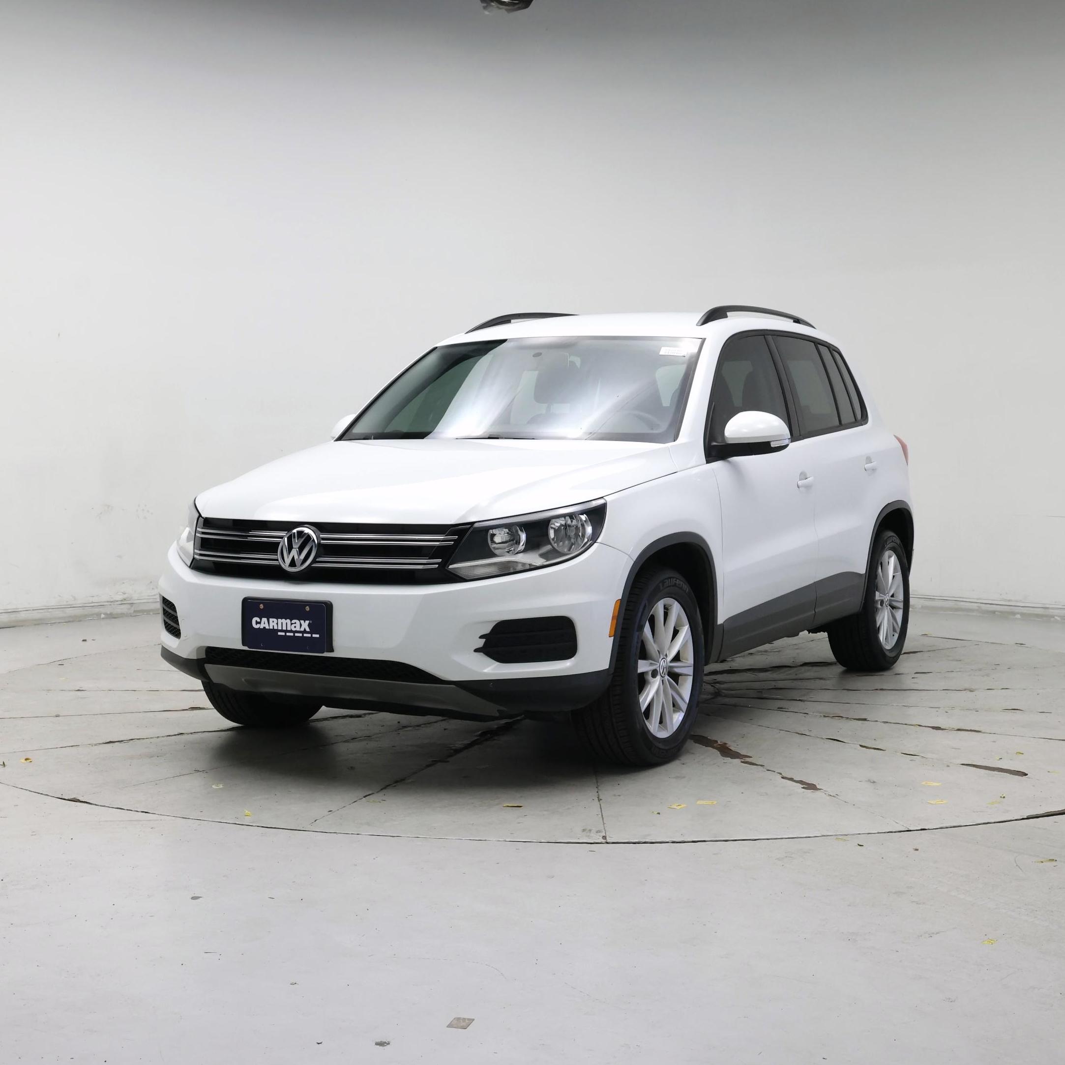 Thumbnail: 2017 Volkswagen Tiguan - 4
