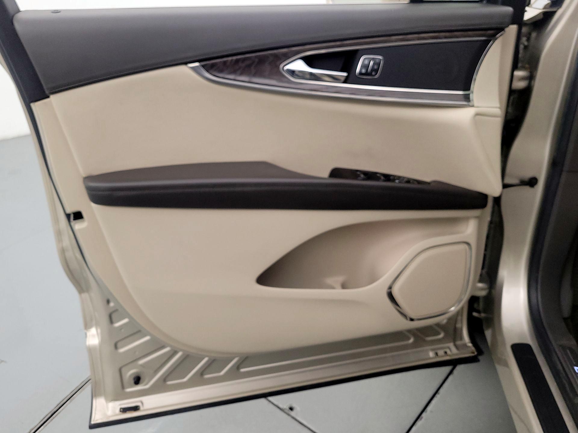 Thumbnail: 2017 Lincoln MKX - 12
