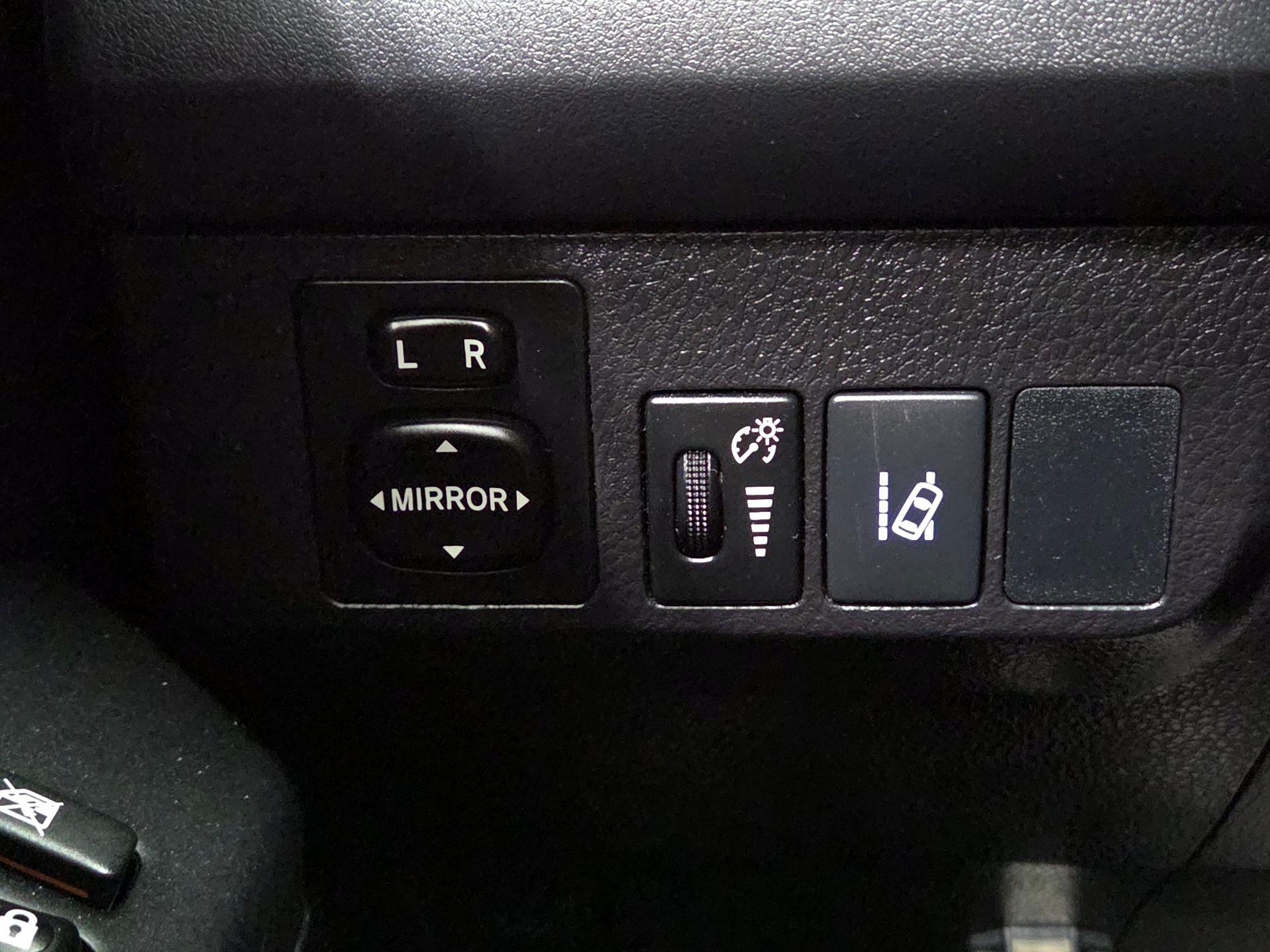 Thumbnail: 2017 Toyota RAV4 - 13