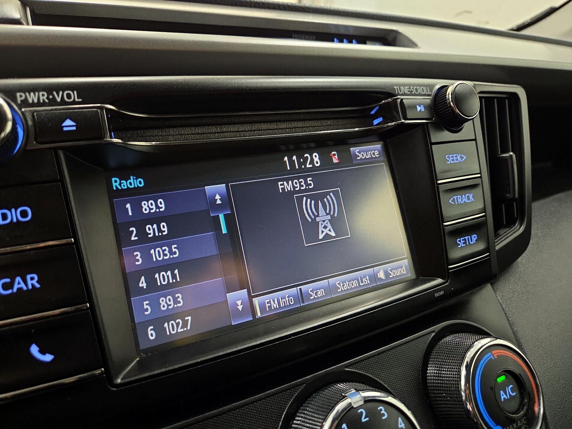 Thumbnail: 2017 Toyota RAV4 - 15