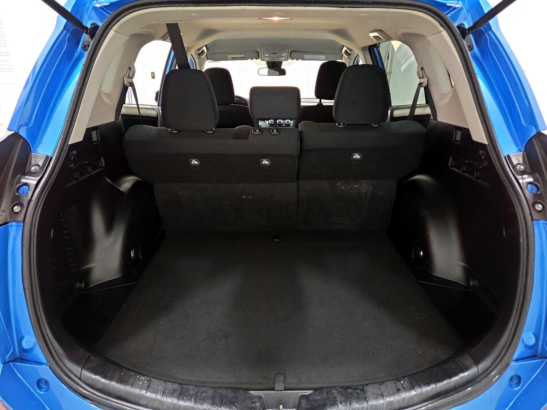 Thumbnail: 2017 Toyota RAV4 - 20