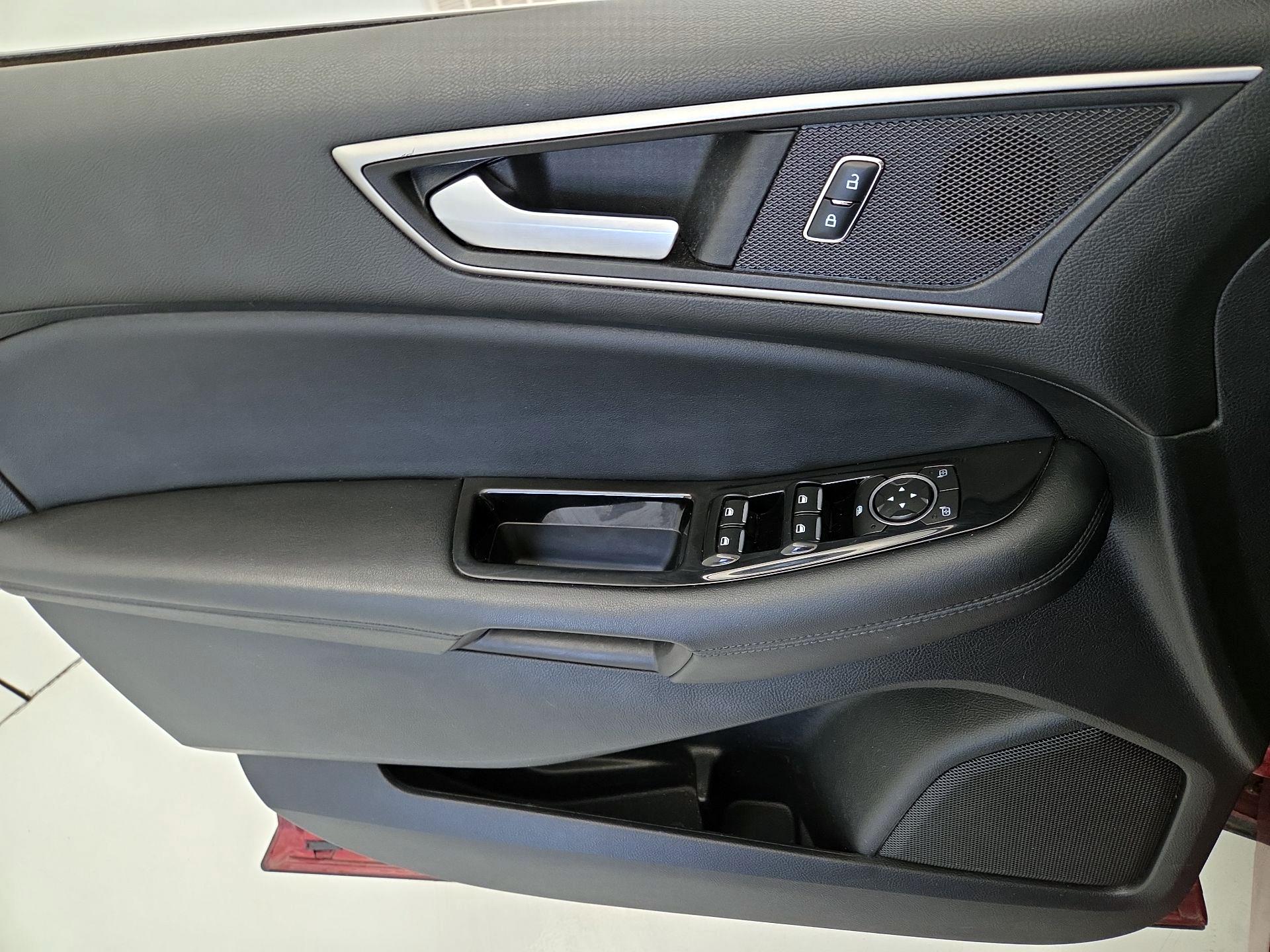 Thumbnail: 2016 Ford Edge - 12