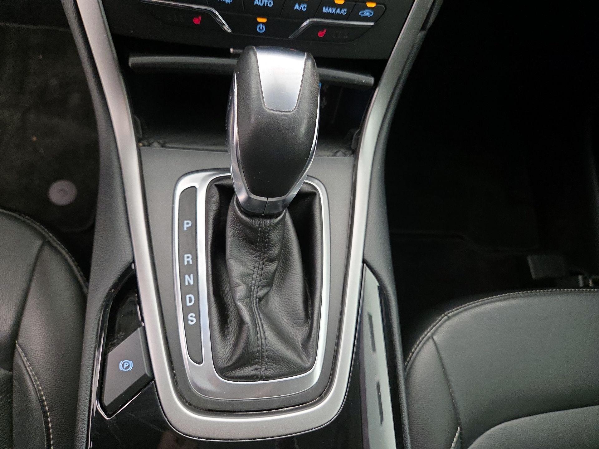 Thumbnail: 2016 Ford Edge - 17