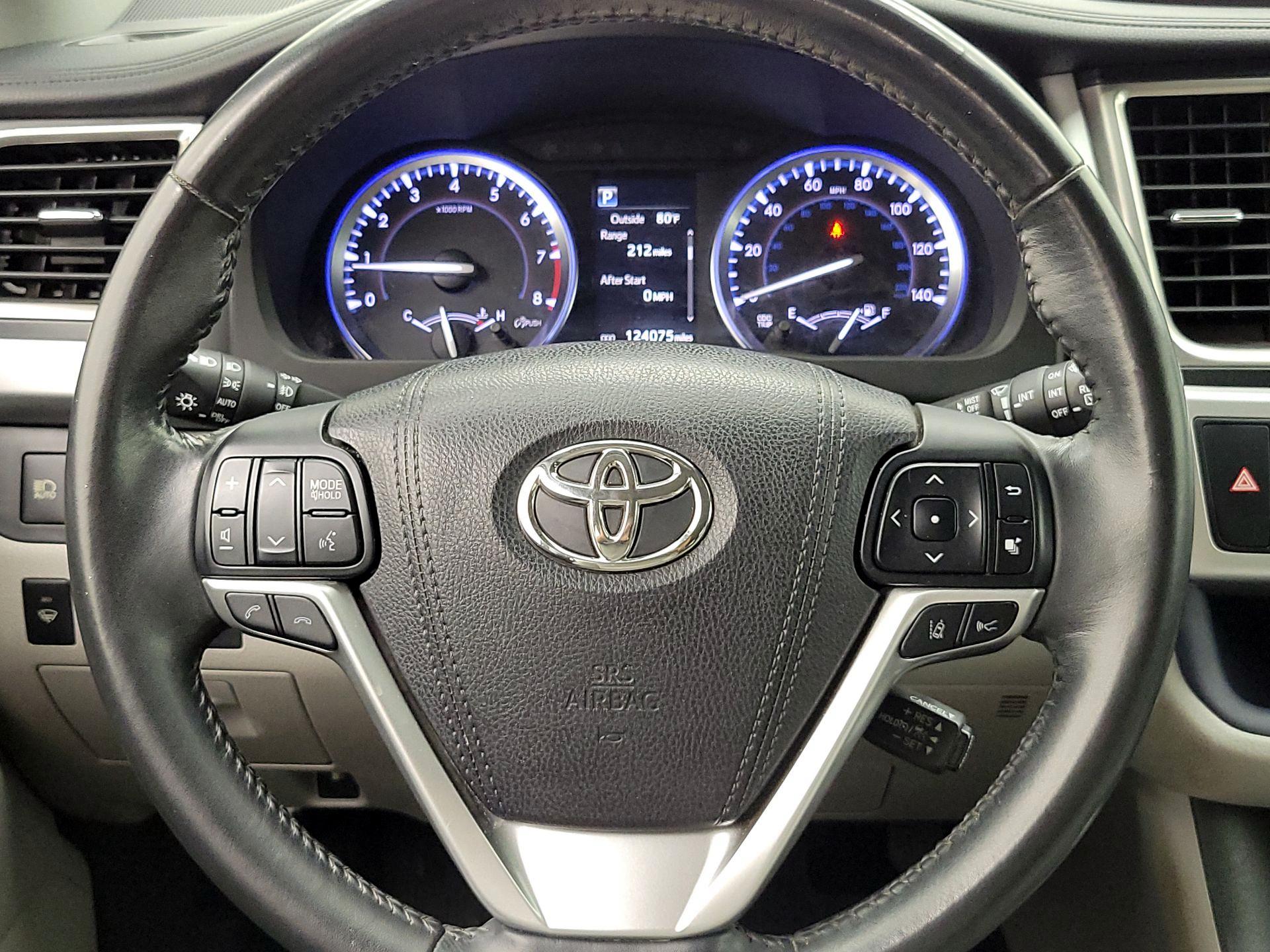 Thumbnail: 2017 Toyota Highlander - 10