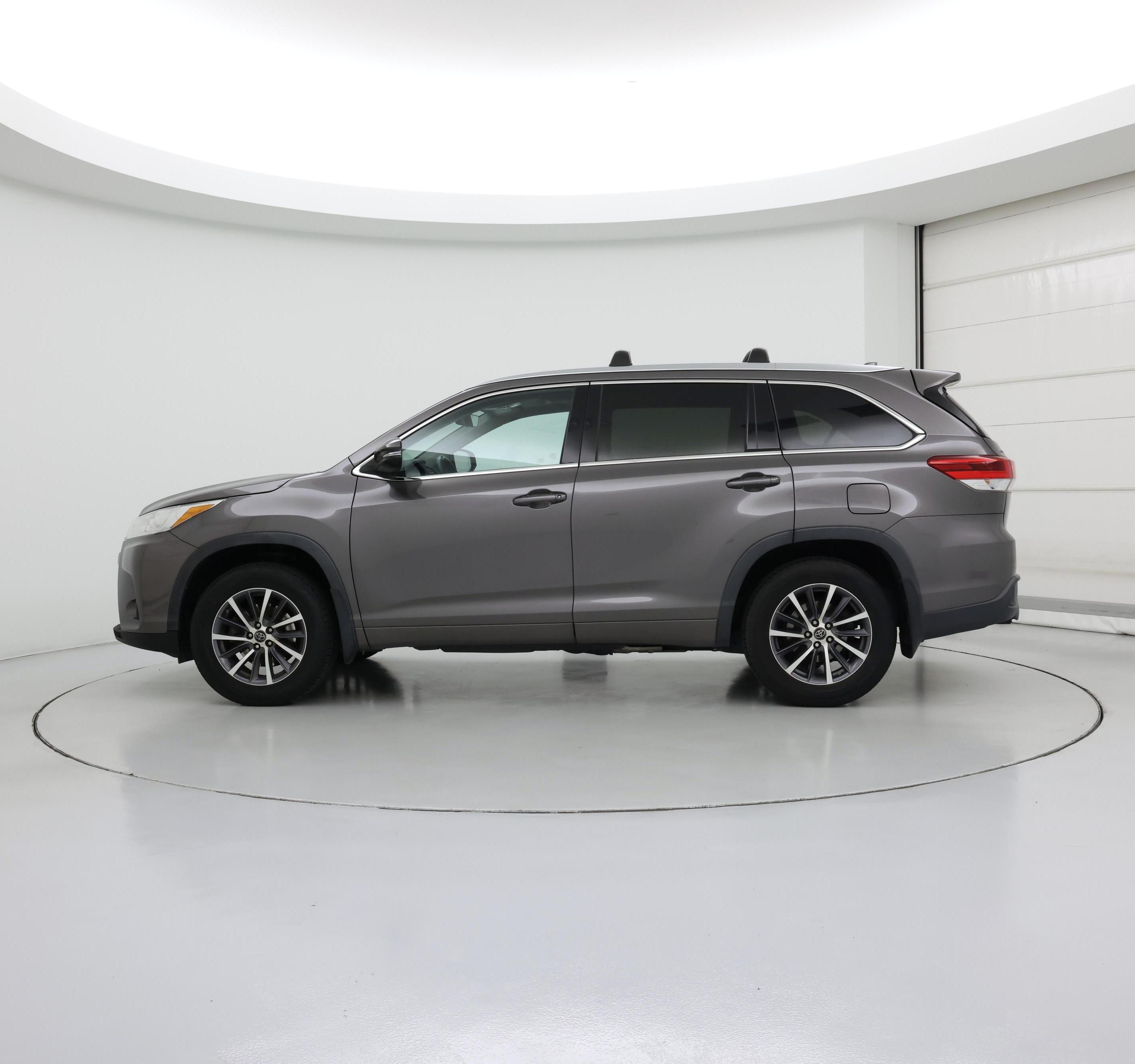 Thumbnail: 2017 Toyota Highlander - 3