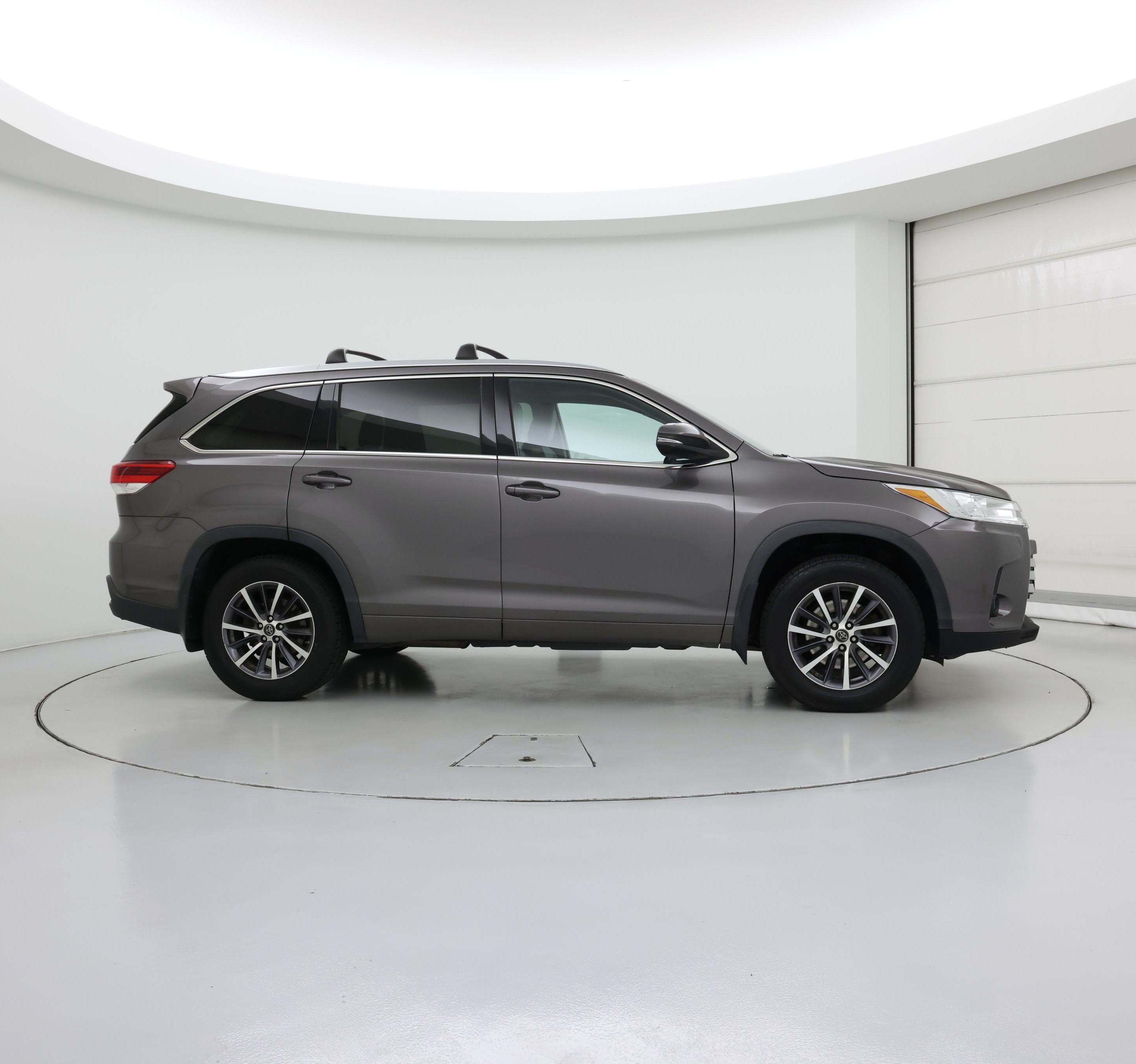 Thumbnail: 2017 Toyota Highlander - 7