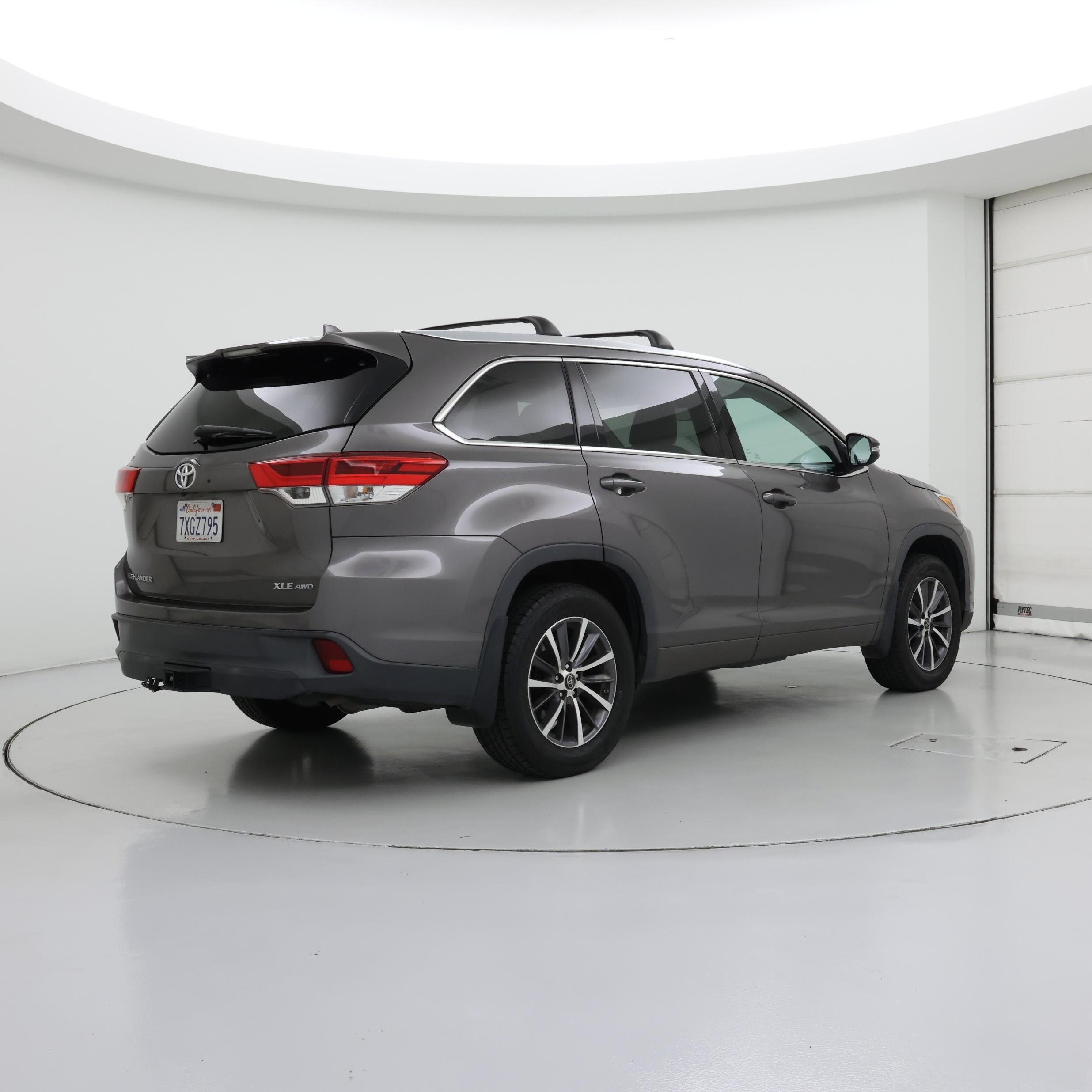 Thumbnail: 2017 Toyota Highlander - 8