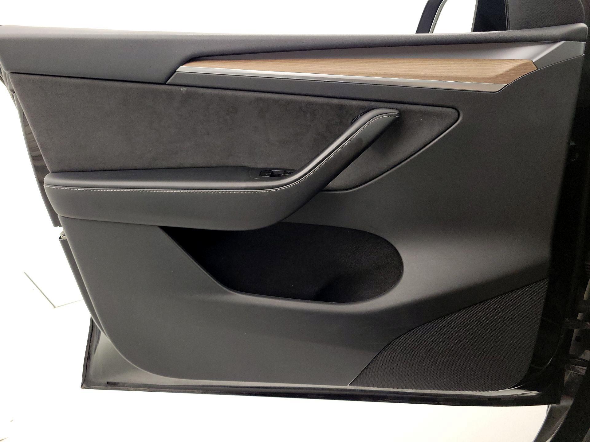 Thumbnail: 2025 Tesla Model Y - 12
