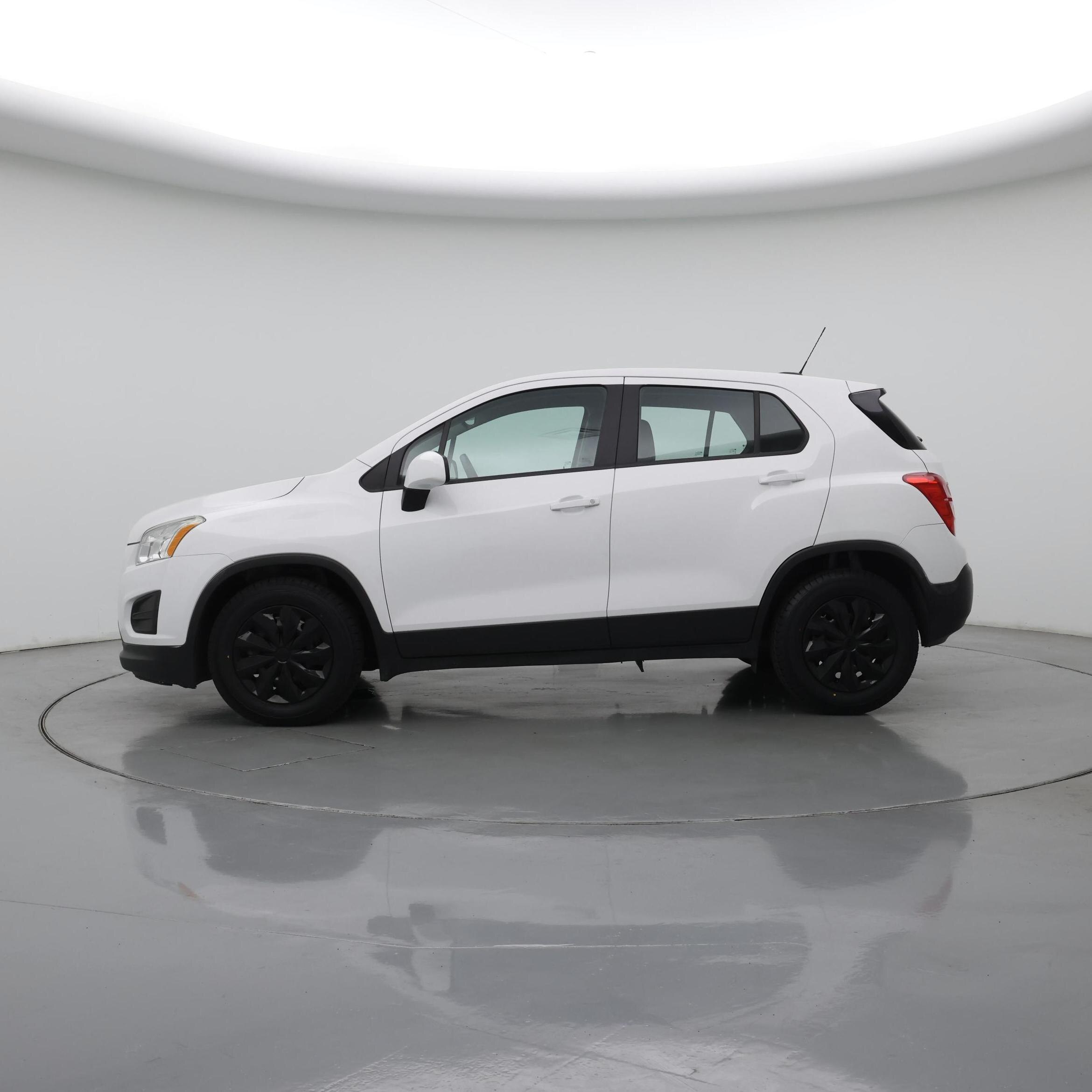Thumbnail: 2015 Chevrolet Trax - 3