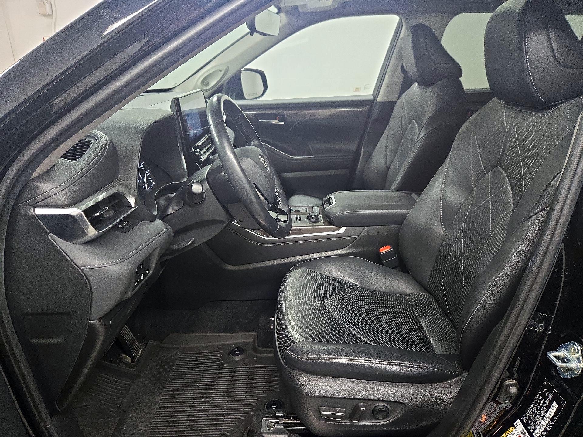Thumbnail: 2020 Toyota Highlander - 11