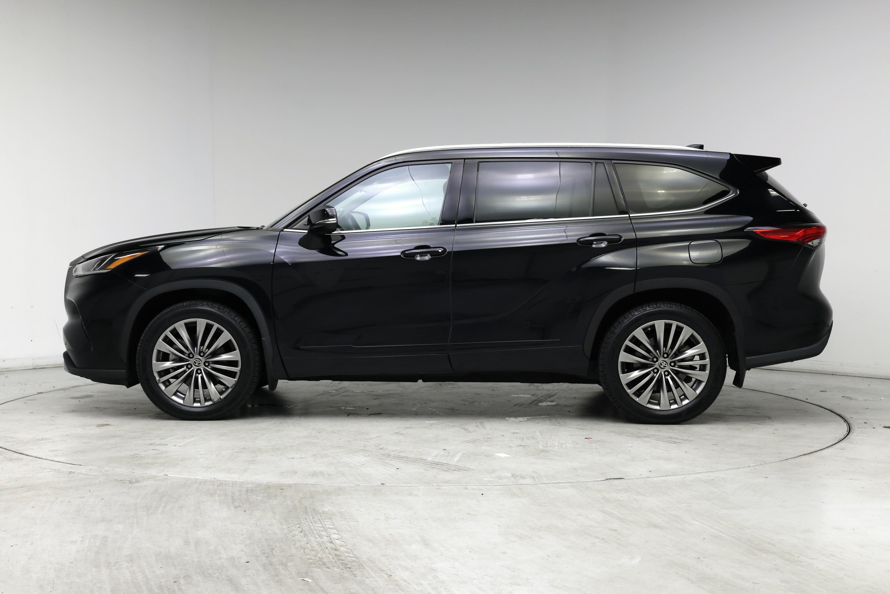 Thumbnail: 2020 Toyota Highlander - 3