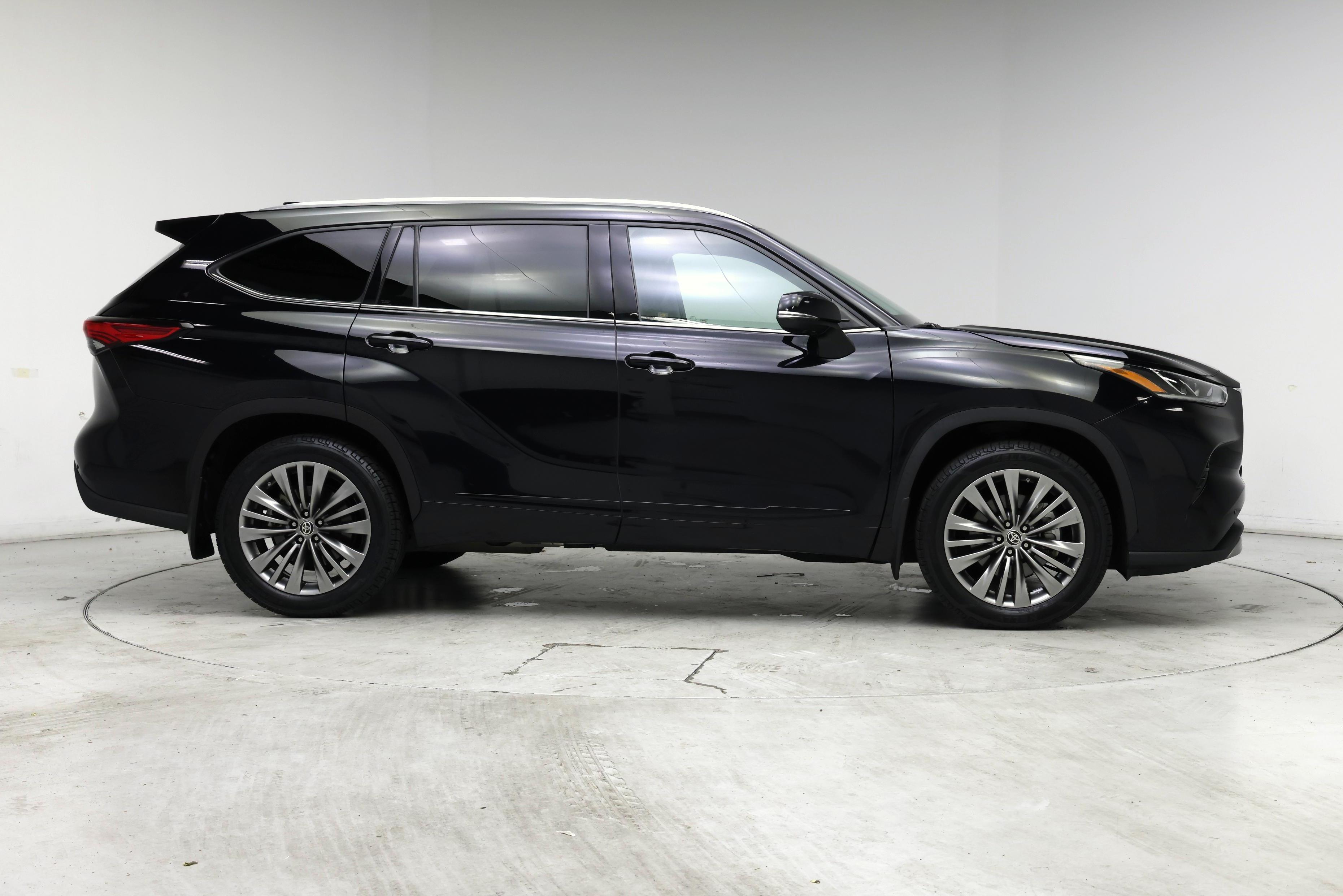 Thumbnail: 2020 Toyota Highlander - 7