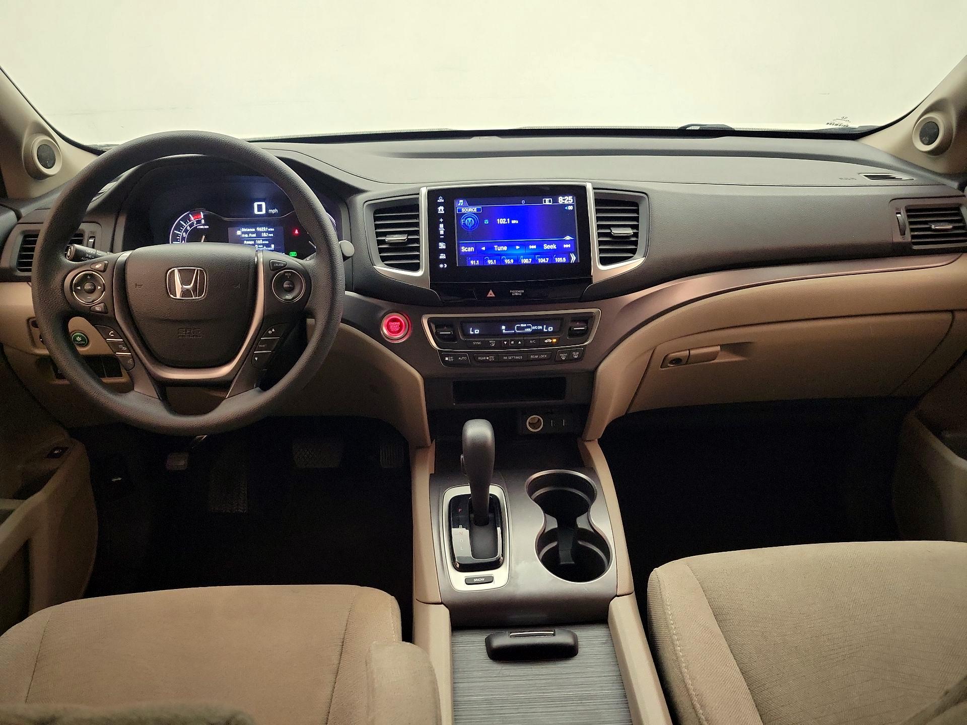 Thumbnail: 2017 Honda Pilot - 9